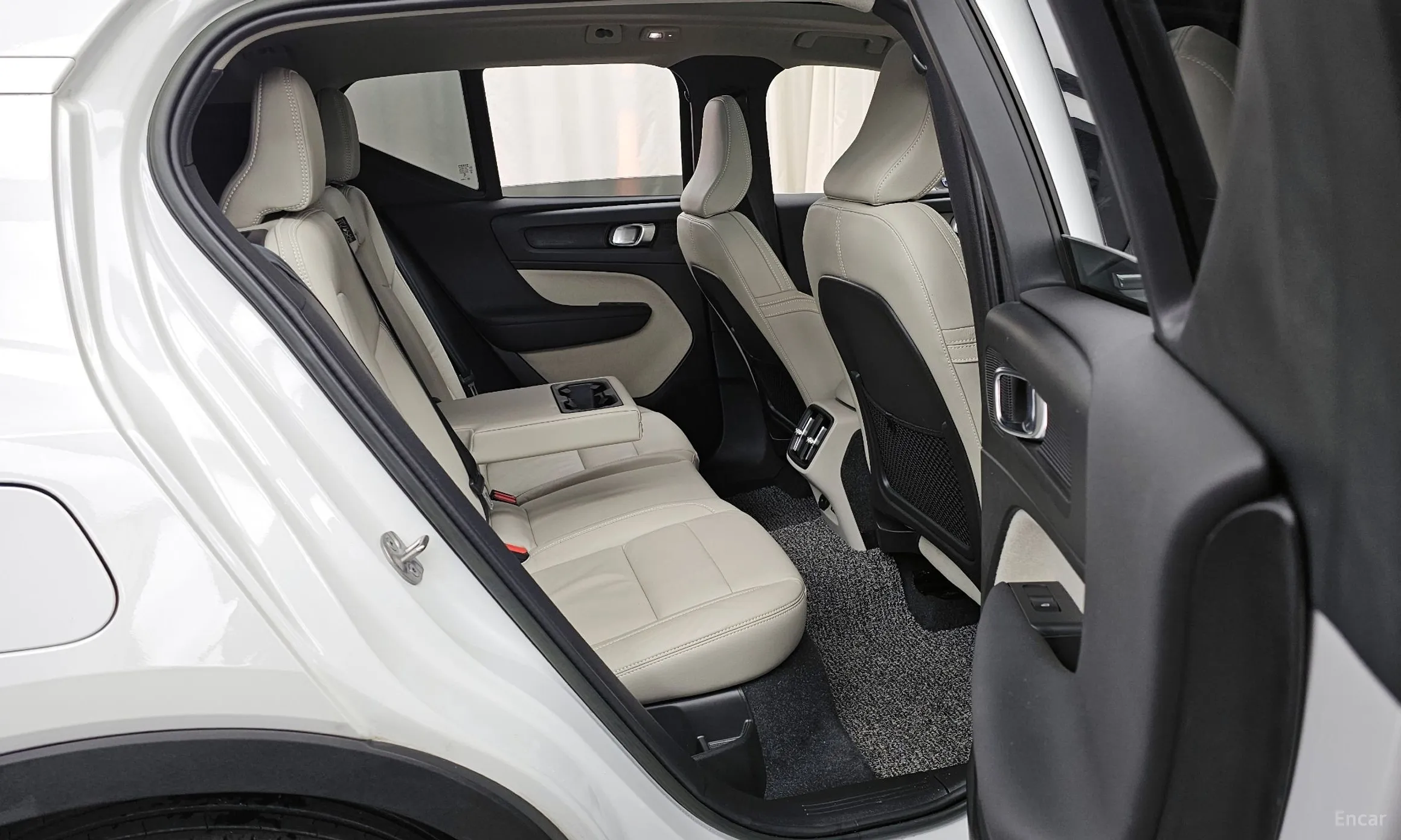 Volvo XC40 превью 12