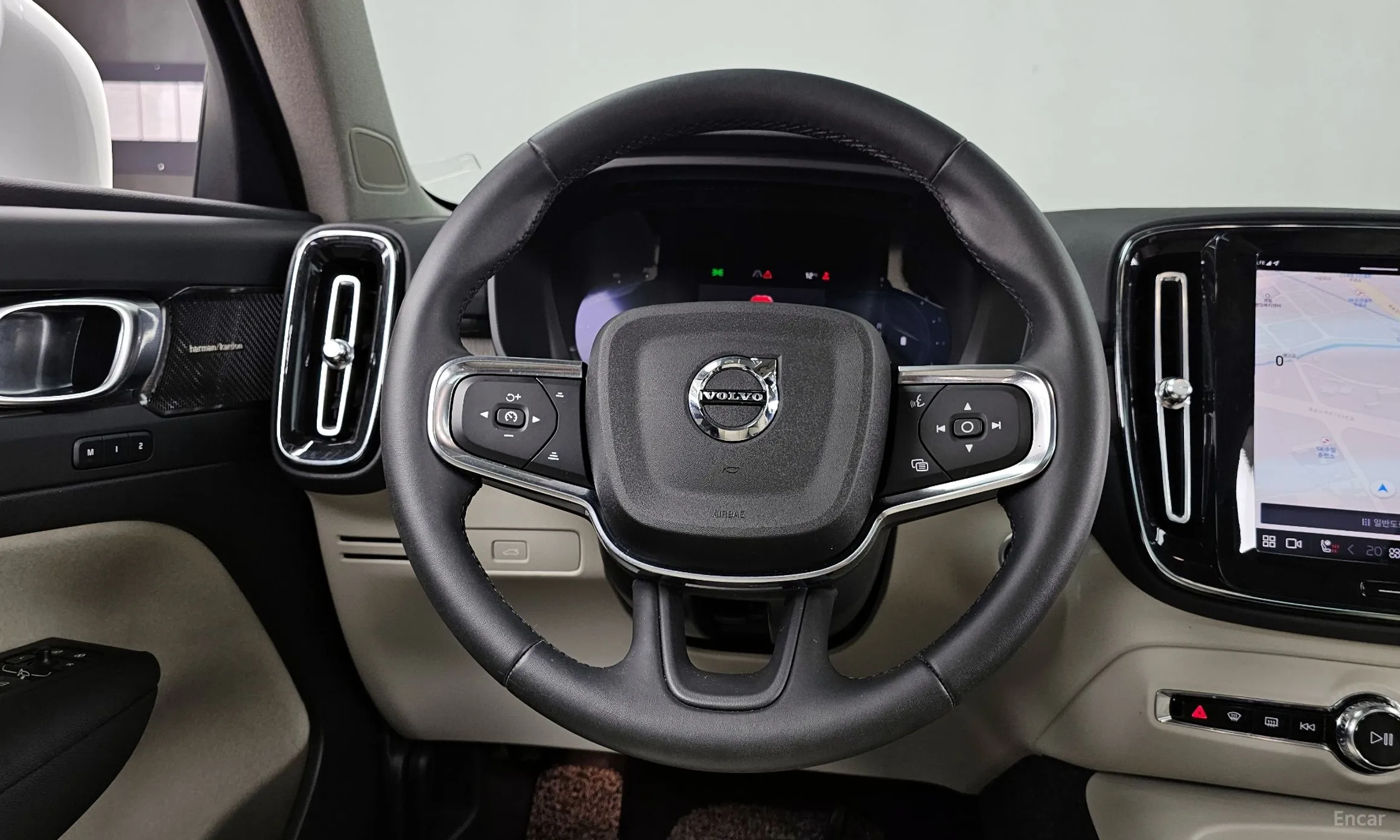 Volvo XC40 превью 13
