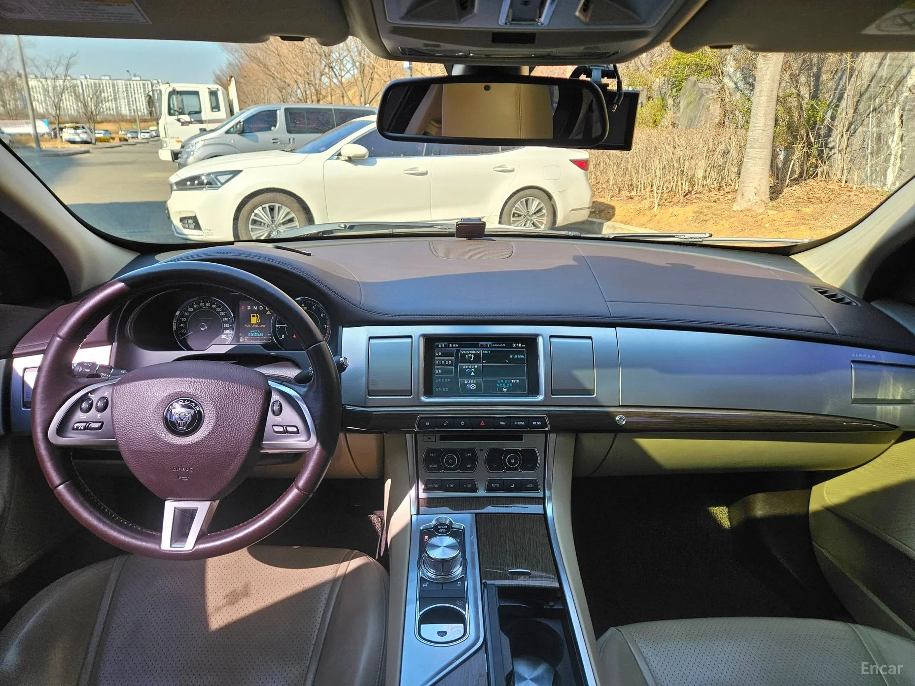 Jaguar New XF превью 8