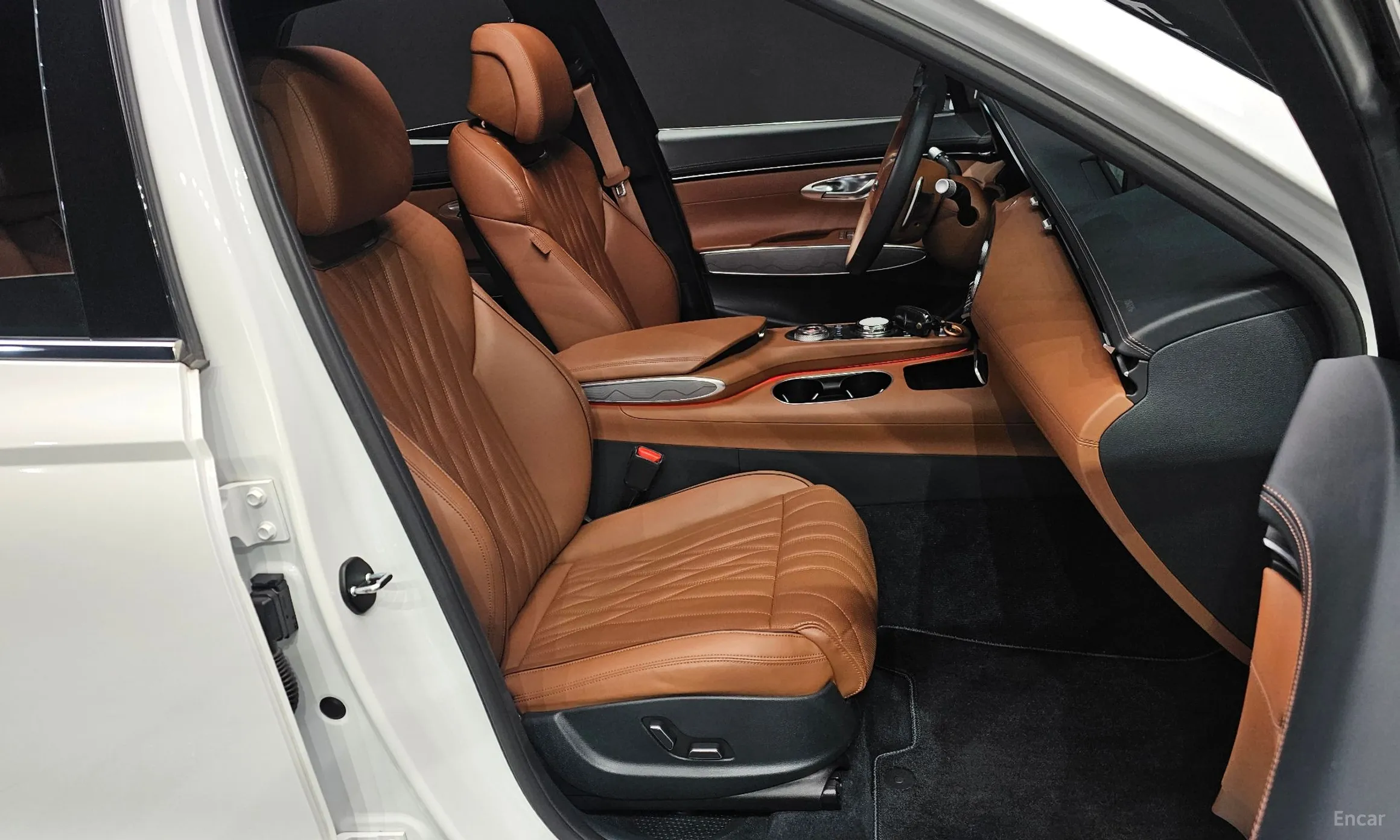 Genesis GV70 превью 10