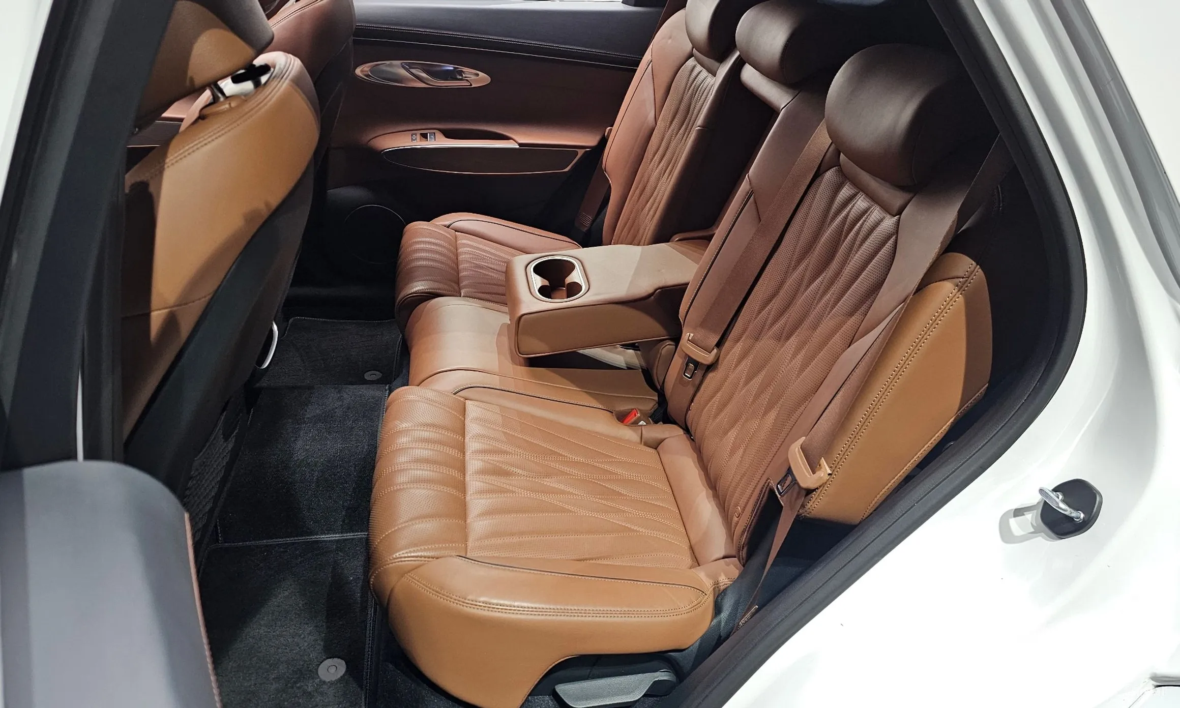 Genesis GV70 превью 12
