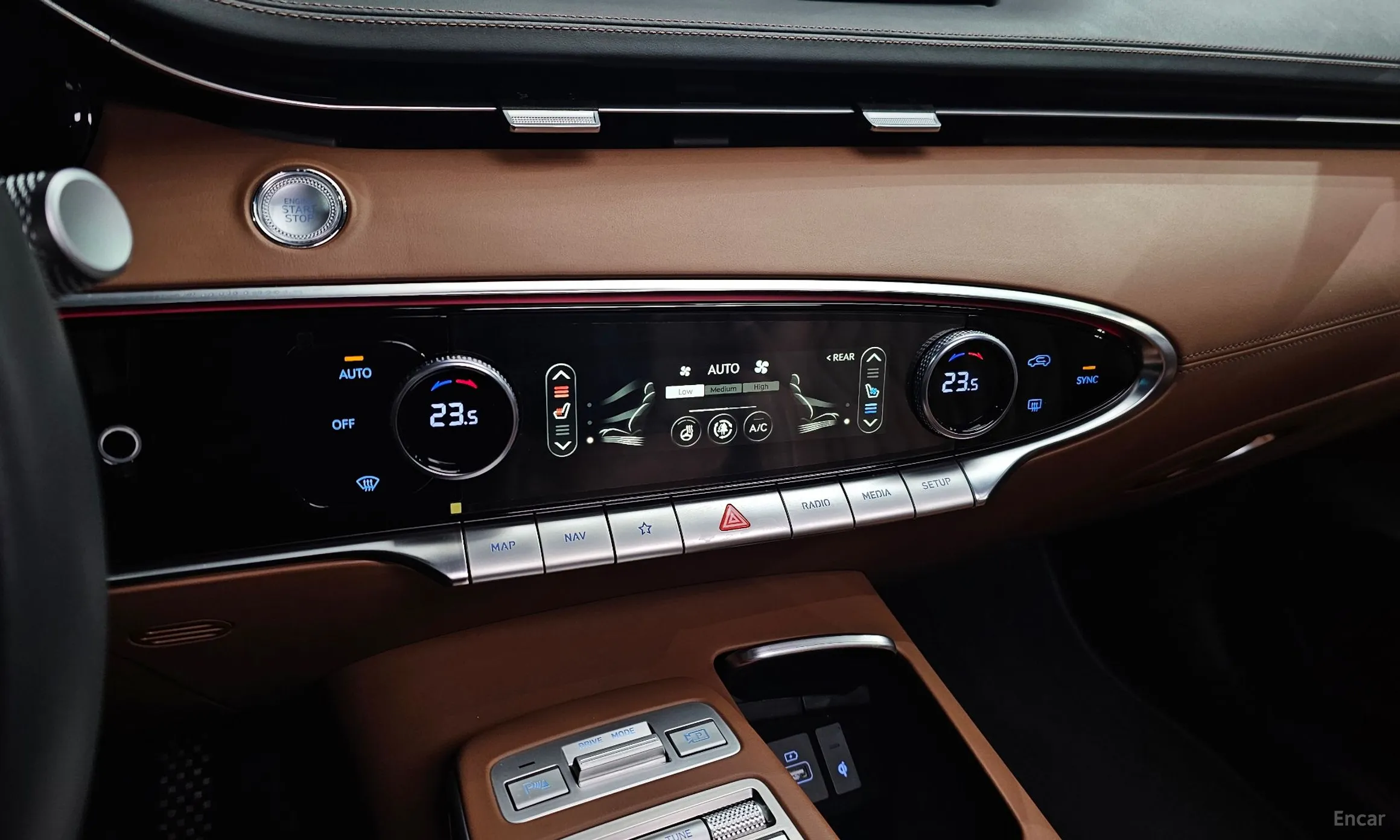 Genesis GV70 превью 15
