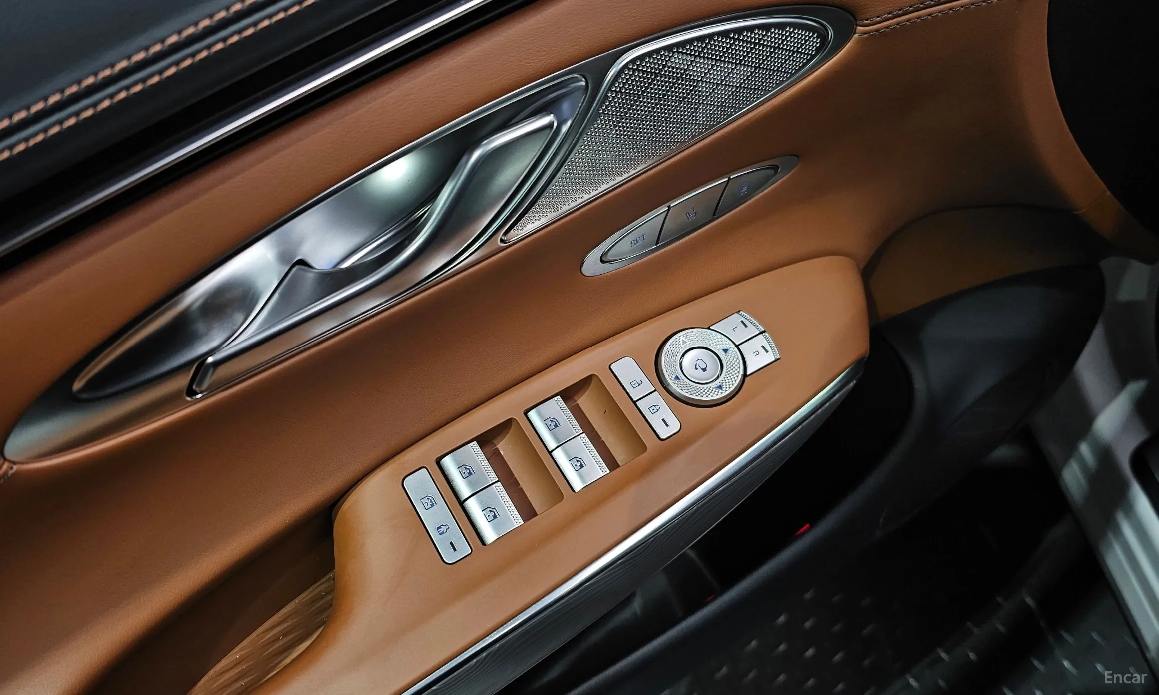 Genesis GV70 превью 19