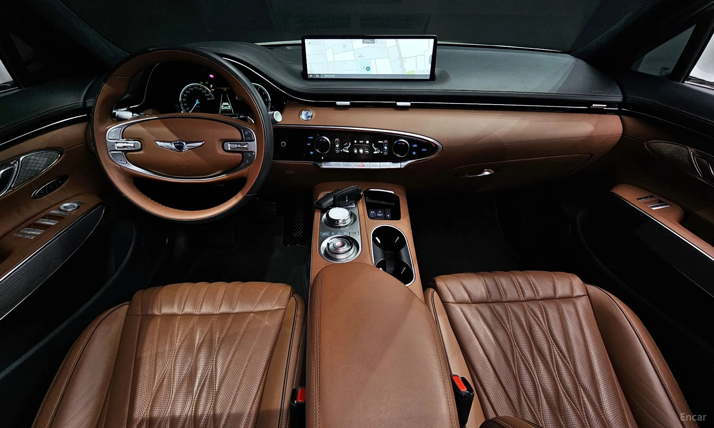 Genesis GV70 превью 7