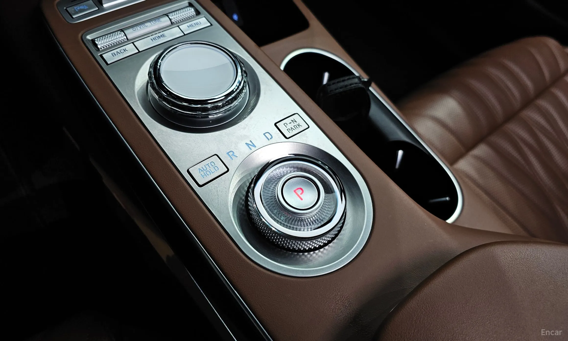Genesis GV70 превью 9