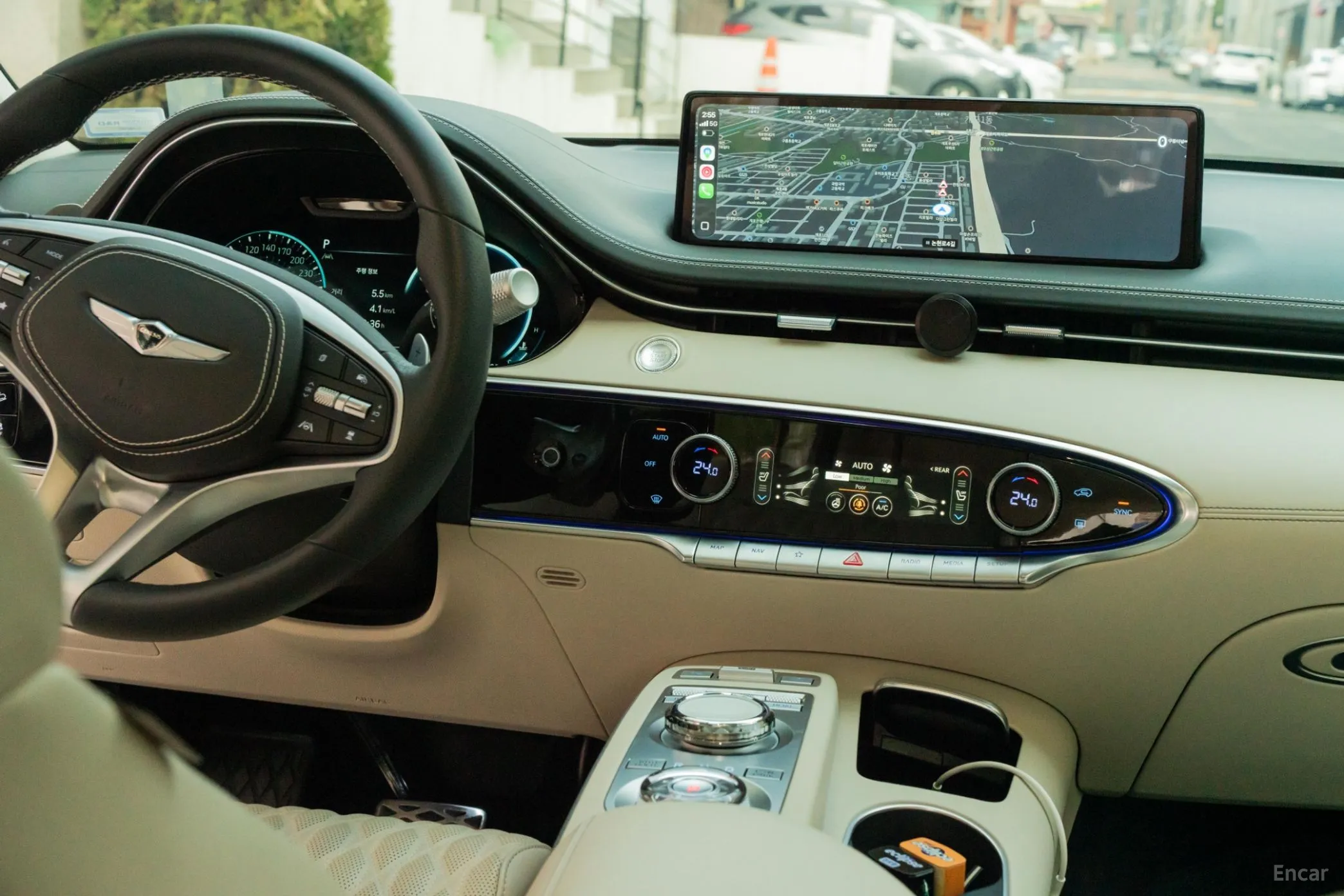 Genesis GV70 превью 13