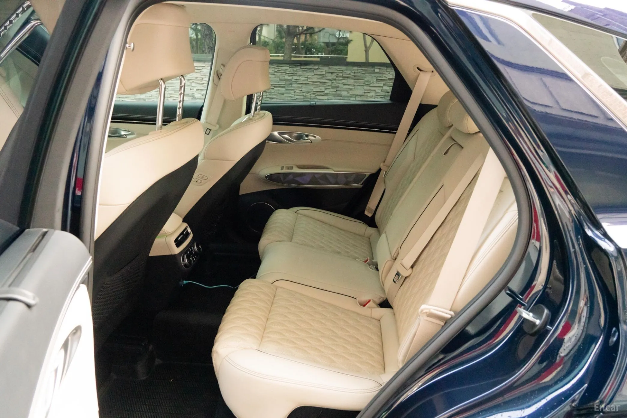 Genesis GV70 превью 15