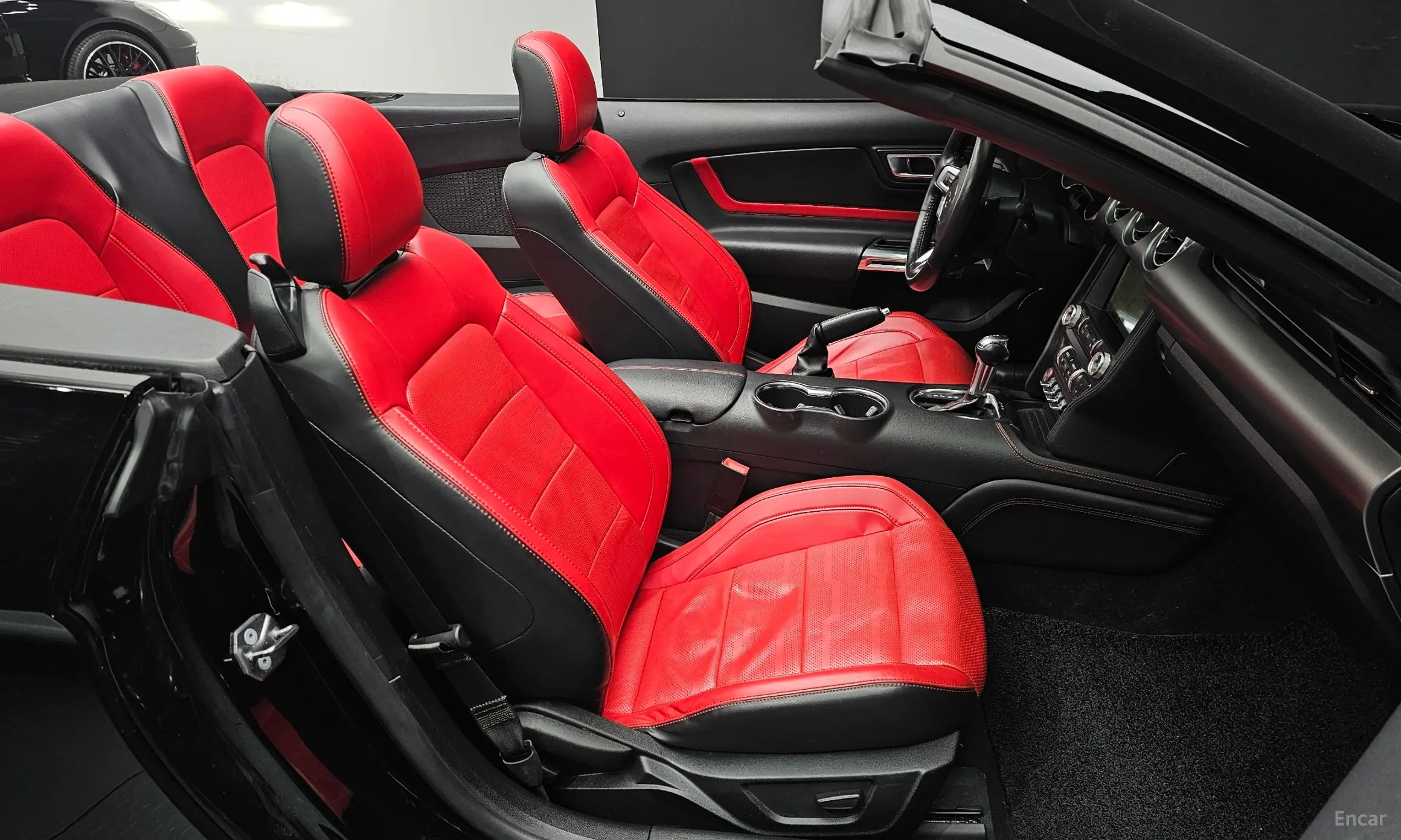 Ford Mustang превью 10