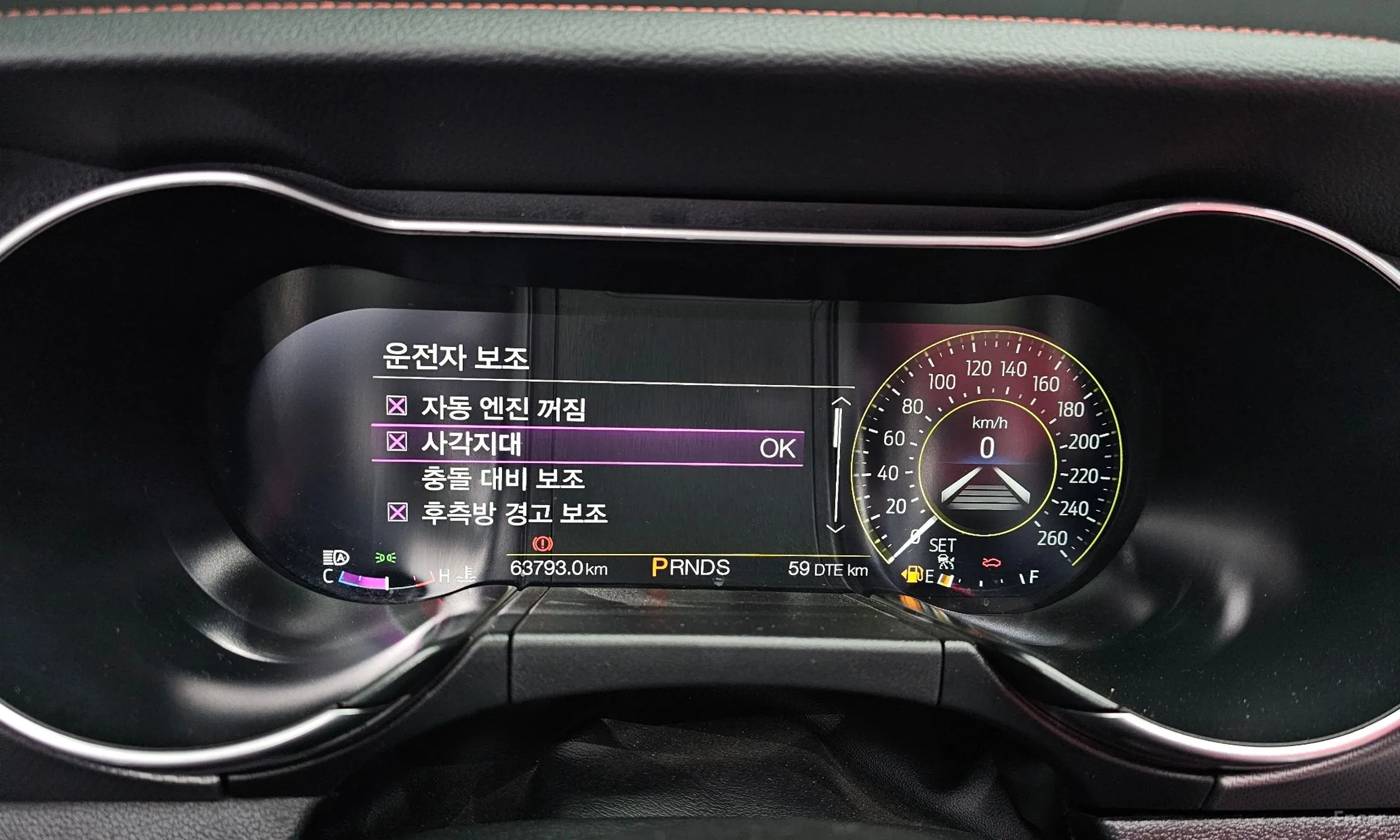Ford Mustang превью 19