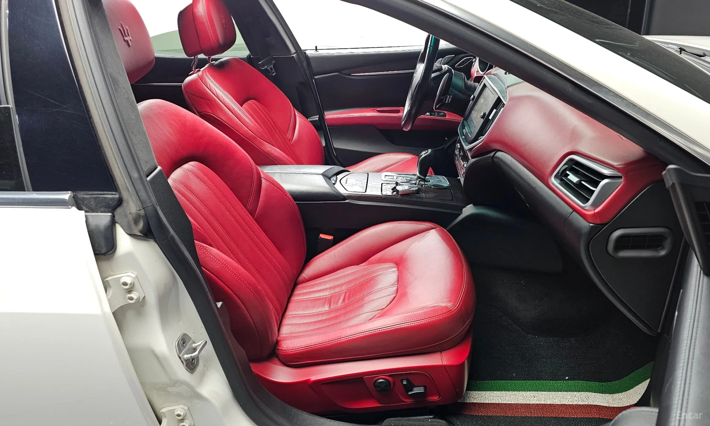 Maserati Ghibli превью 10