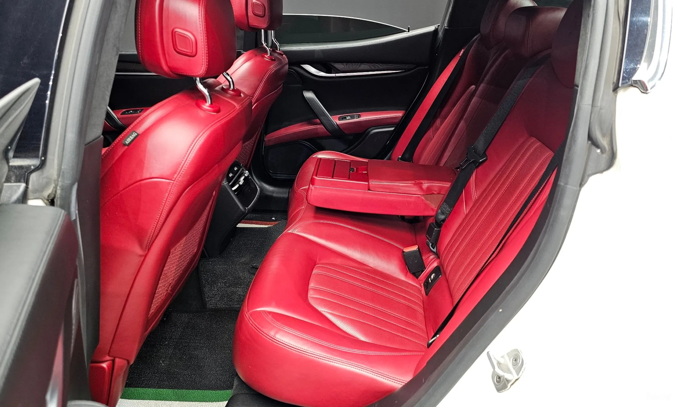 Maserati Ghibli превью 12