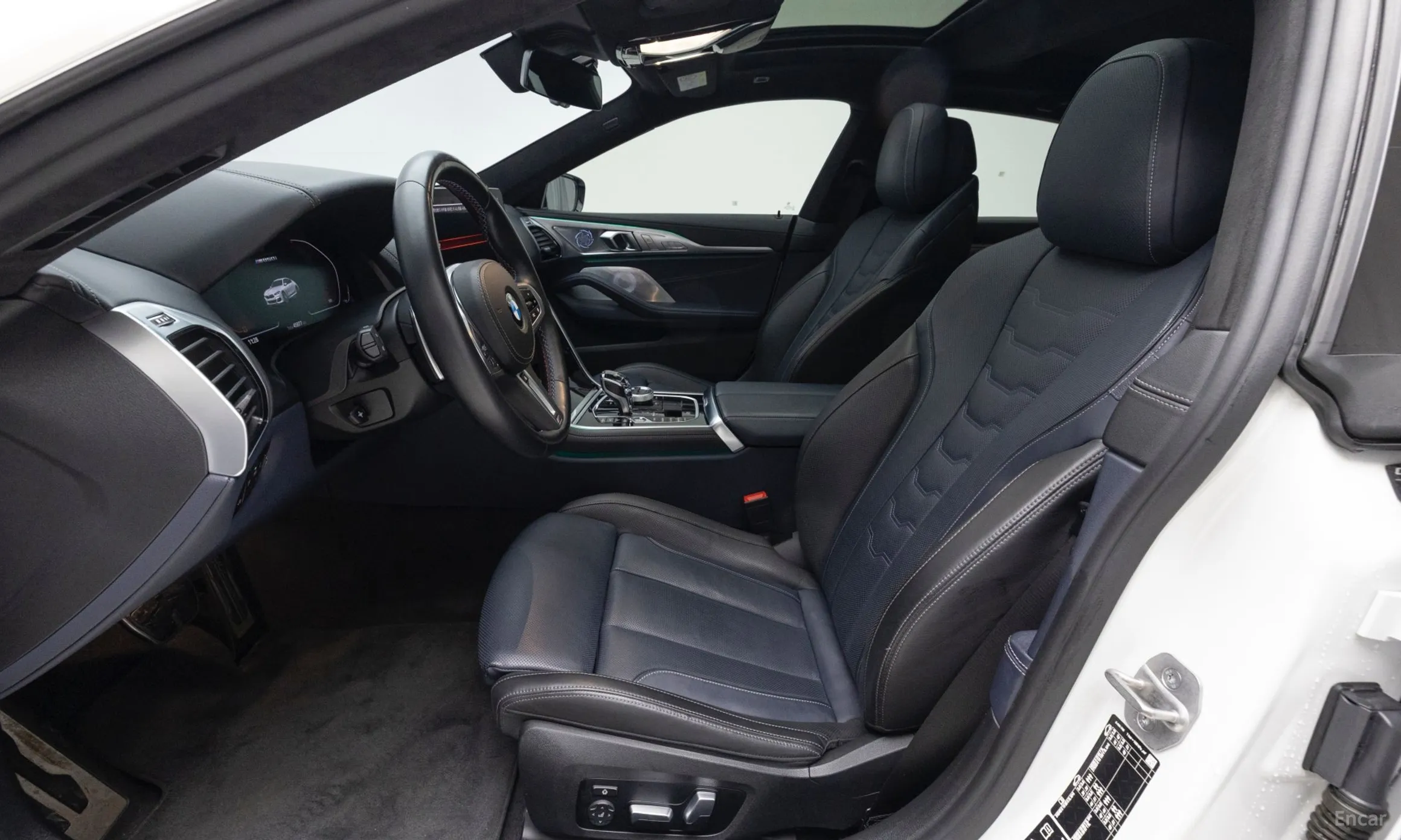 BMW 8-series (G15) превью 12
