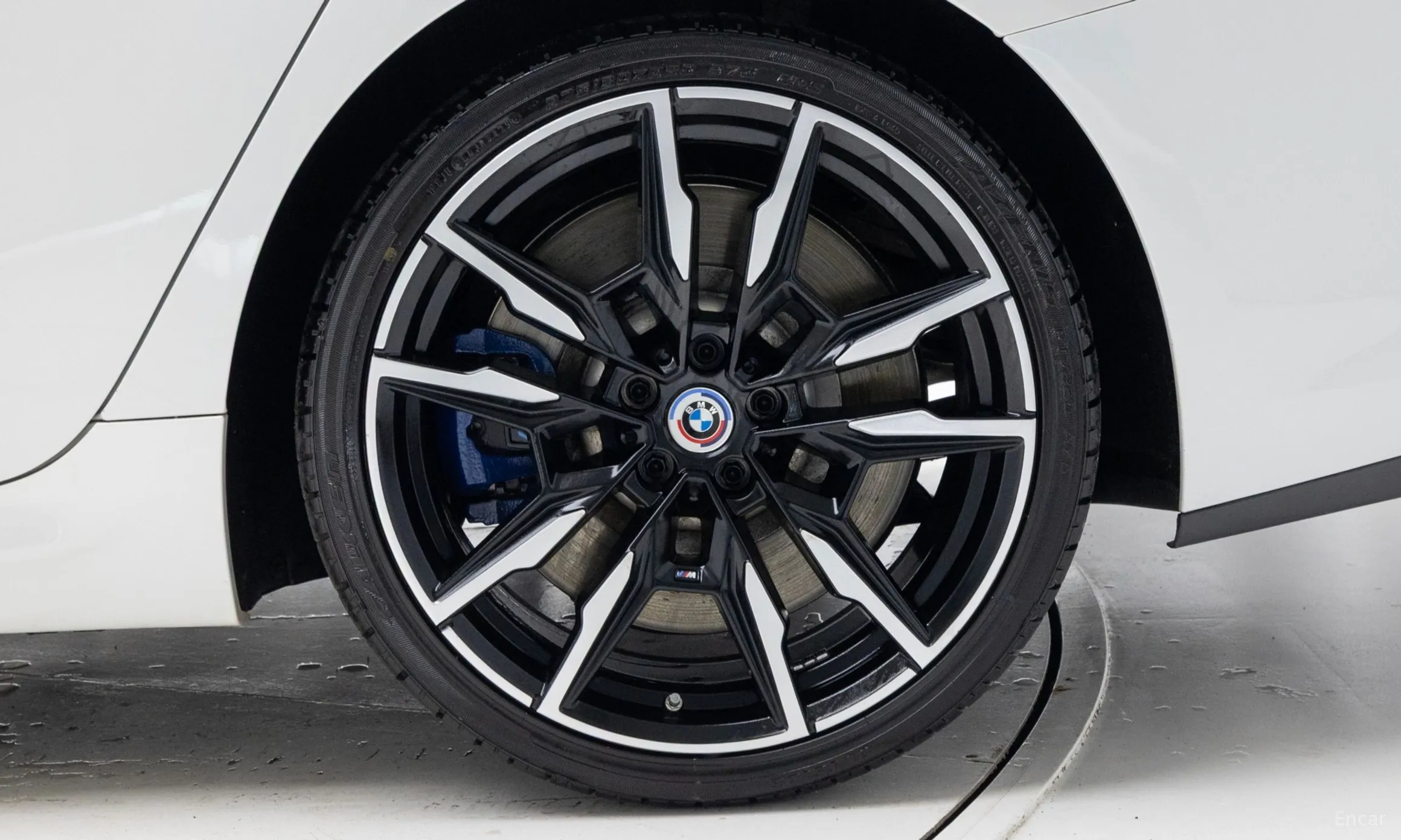 BMW 8-series (G15) превью 5