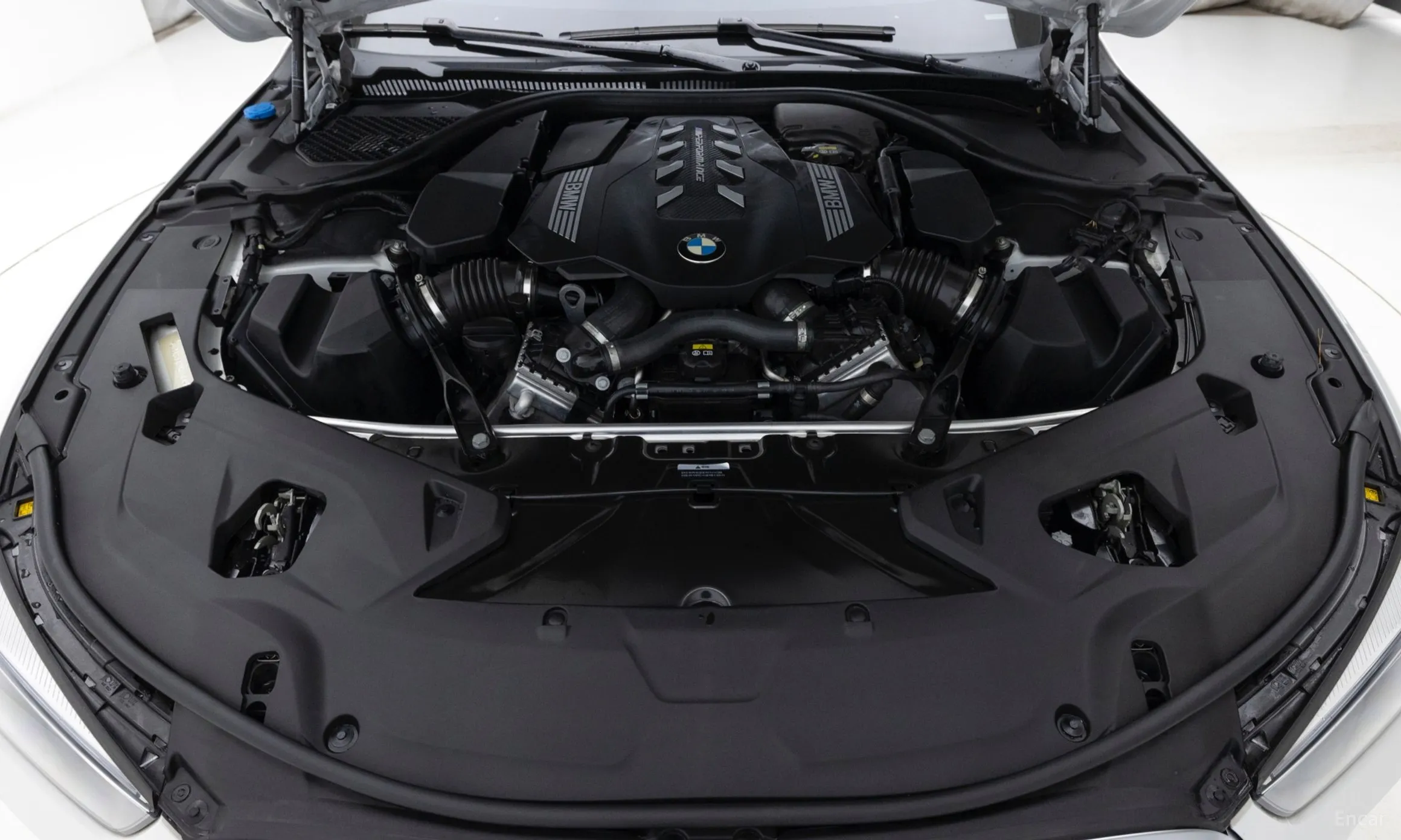 BMW 8-series (G15) превью 6