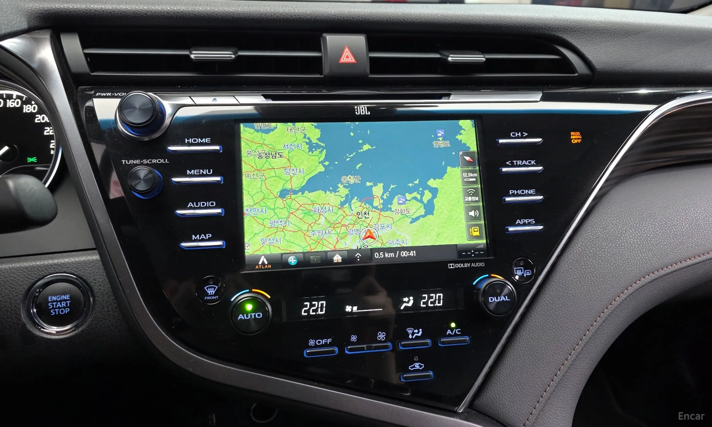 Toyota Camry (XV70) превью 14