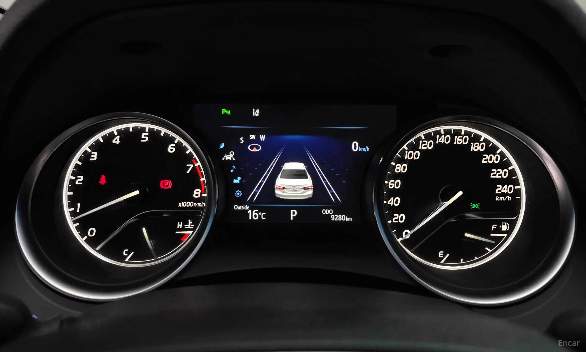 Toyota Camry (XV70) превью 8
