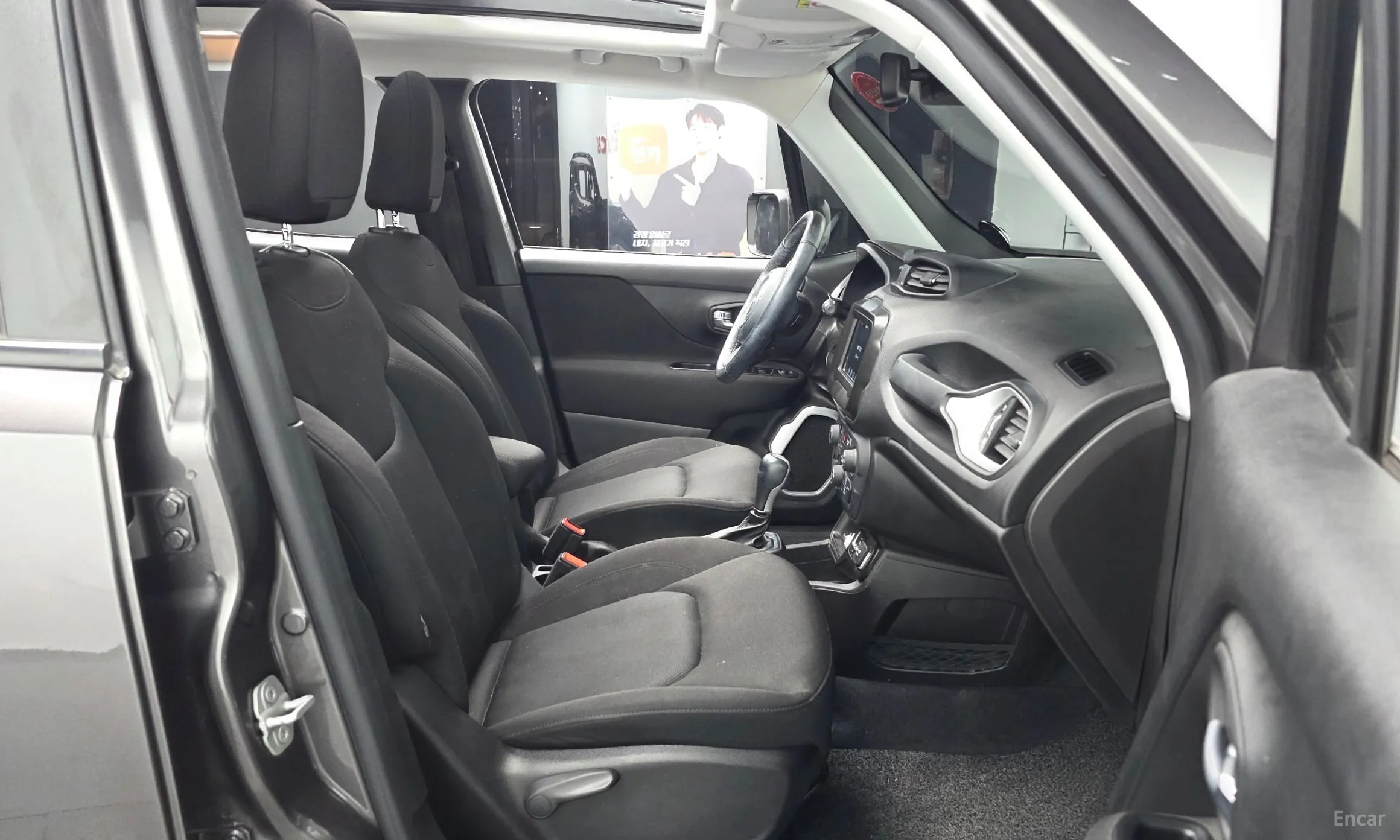 Jeep Renegade превью 10