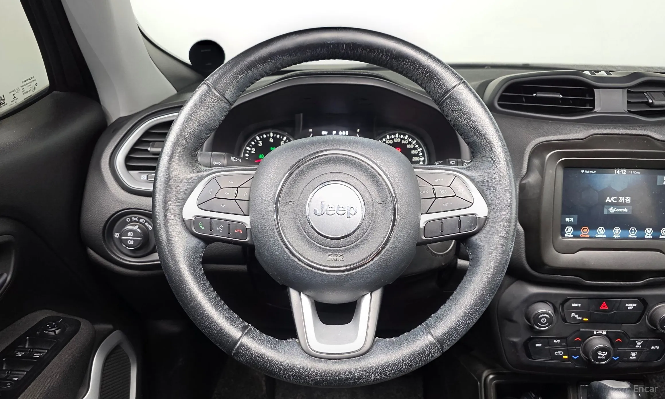 Jeep Renegade превью 13