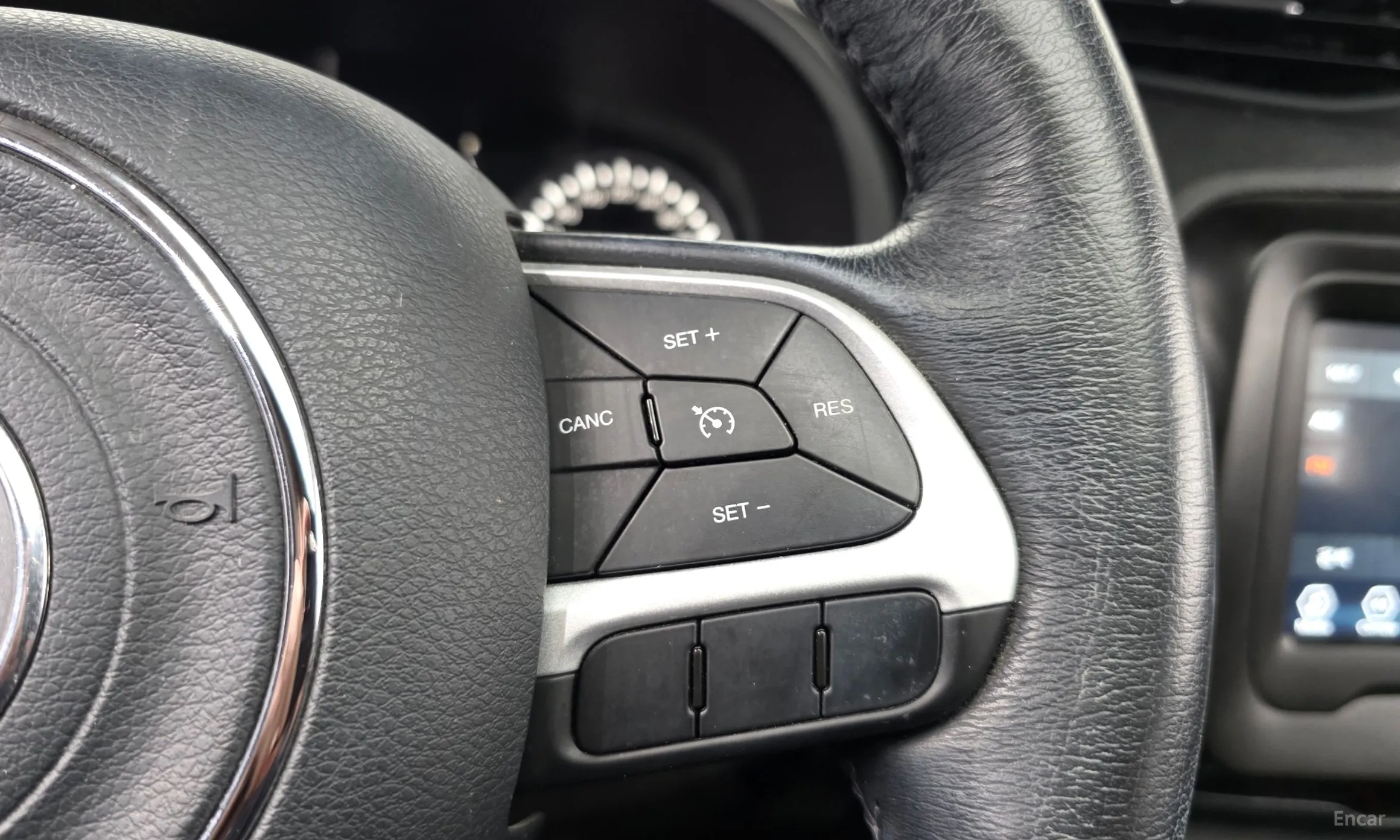 Jeep Renegade превью 19