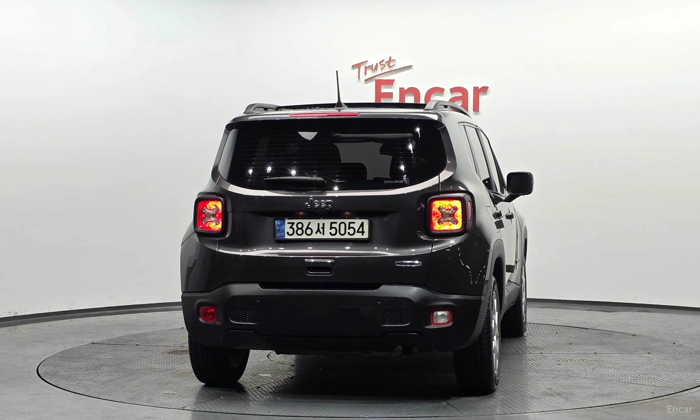 Jeep Renegade превью 4