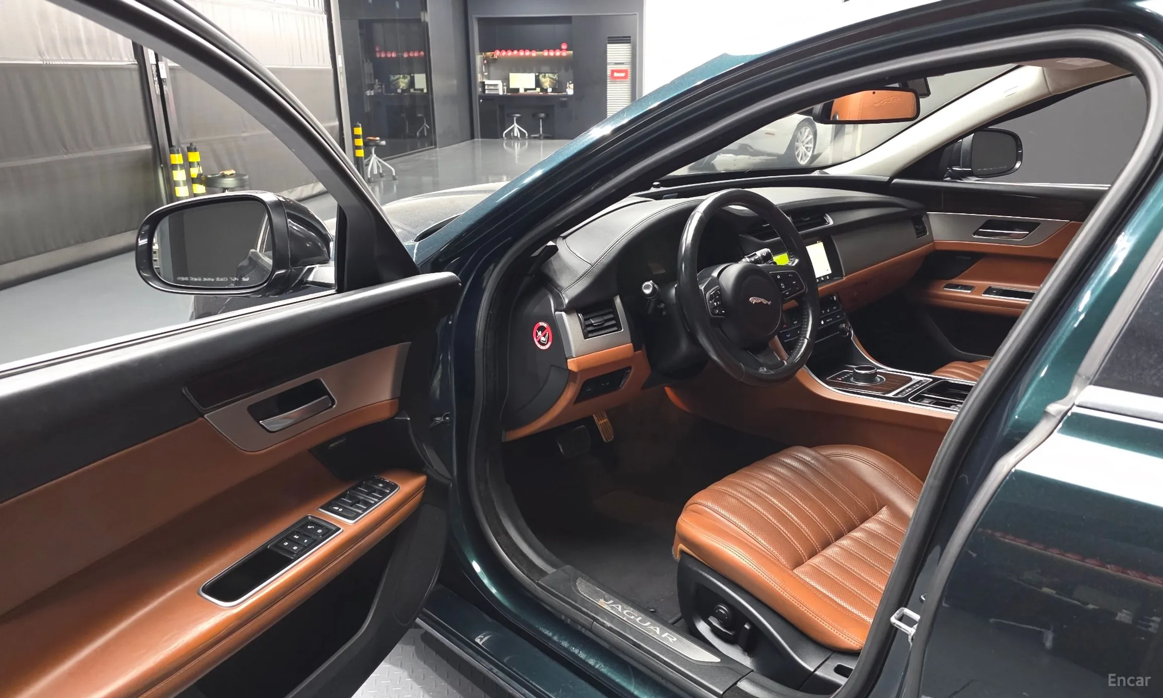 Jaguar XF (x260) превью 10