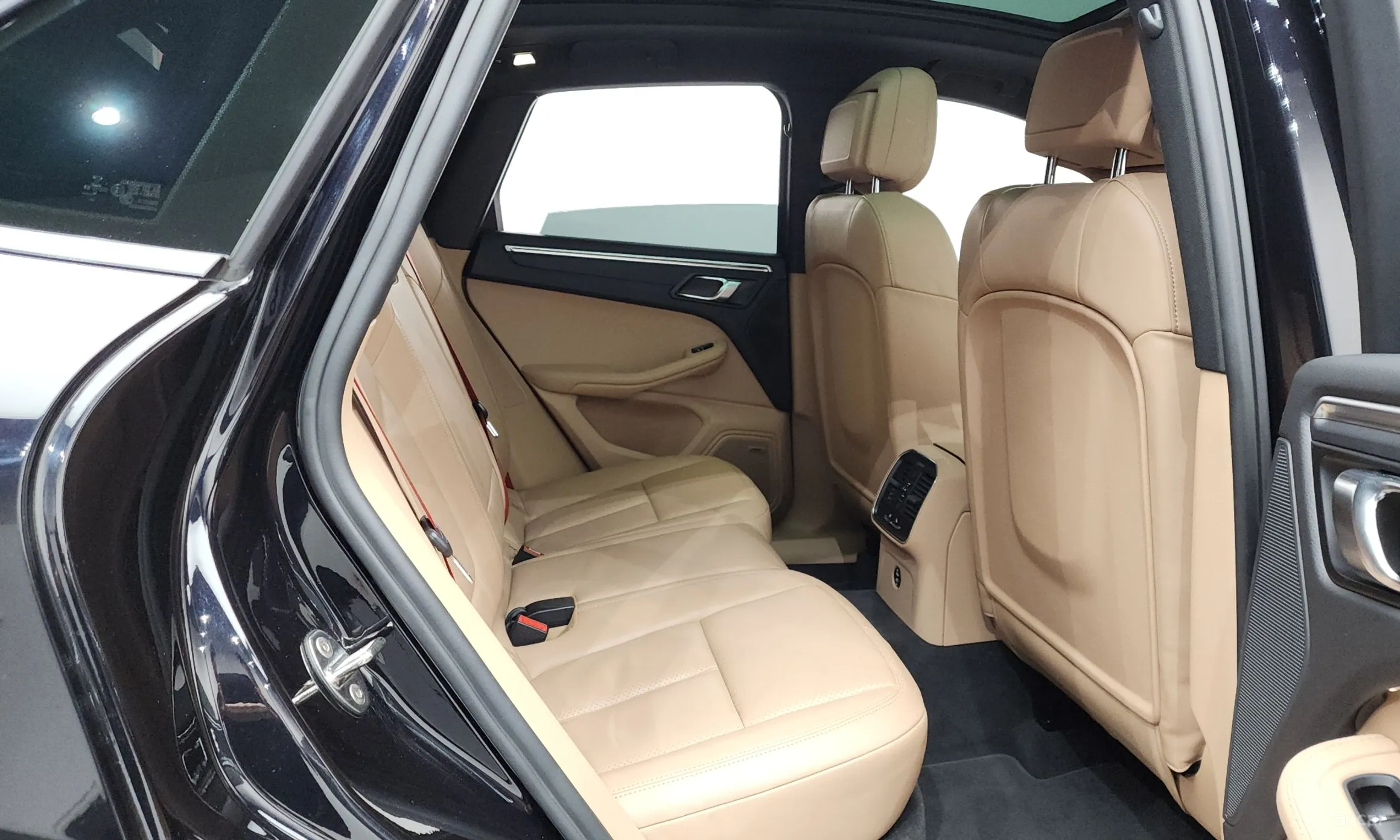 Porsche Macan превью 12
