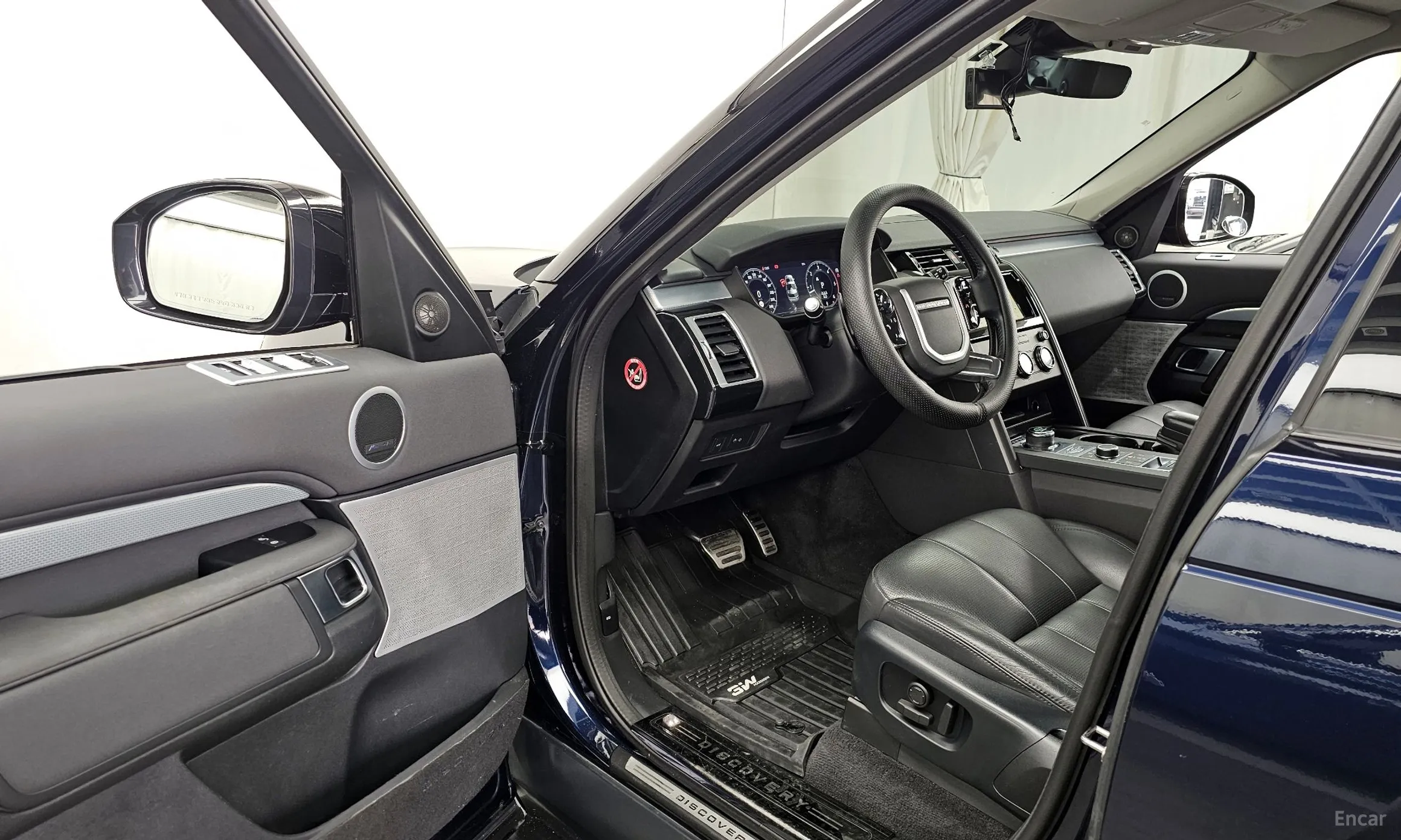 Land Rover Discovery 5 превью 10