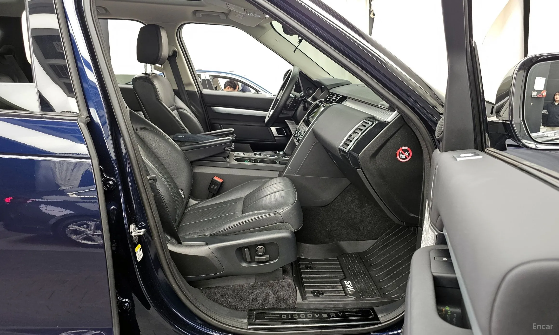 Land Rover Discovery 5 превью 11