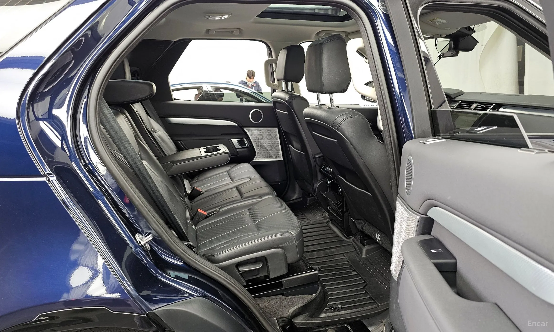 Land Rover Discovery 5 превью 12
