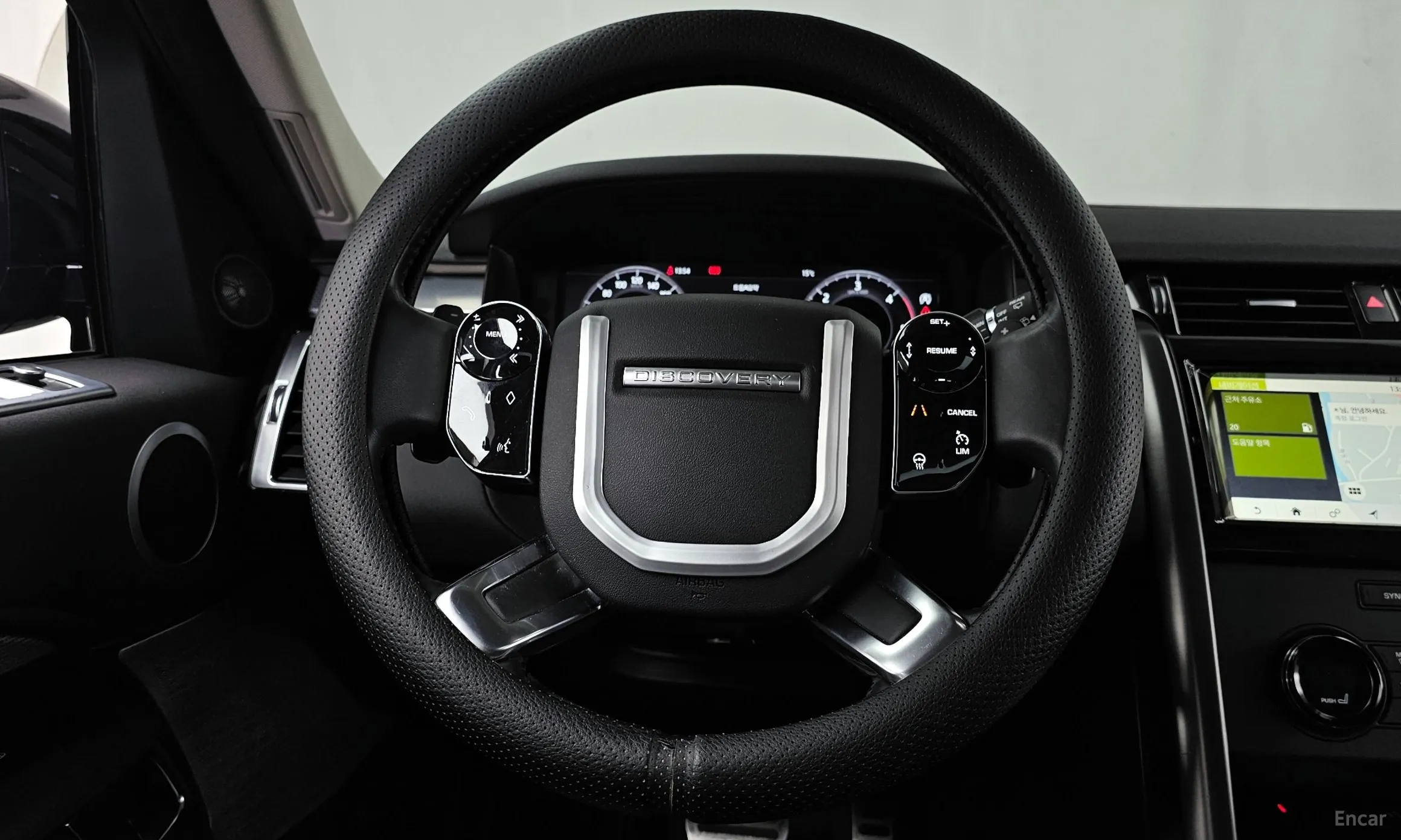Land Rover Discovery 5 превью 13
