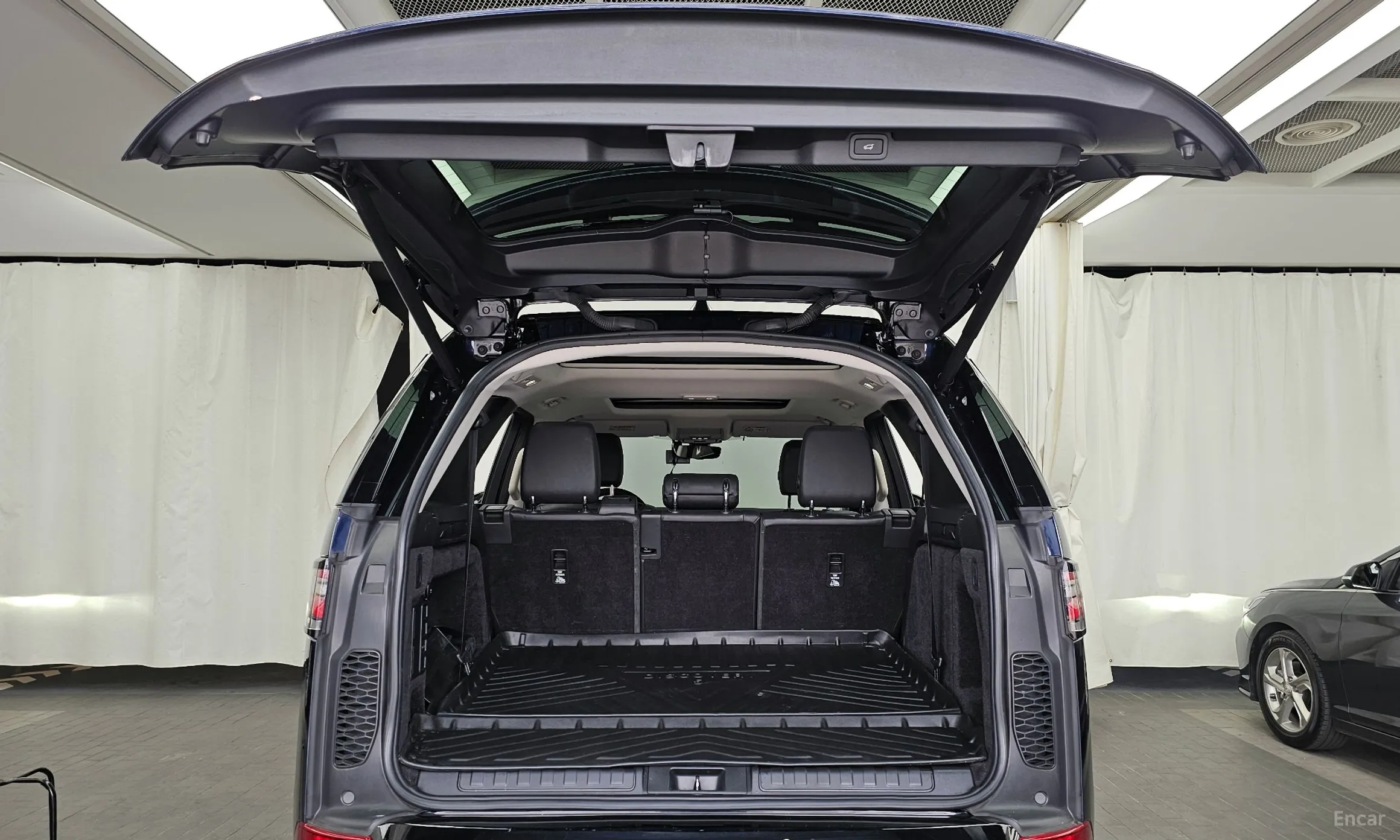 Land Rover Discovery 5 превью 20