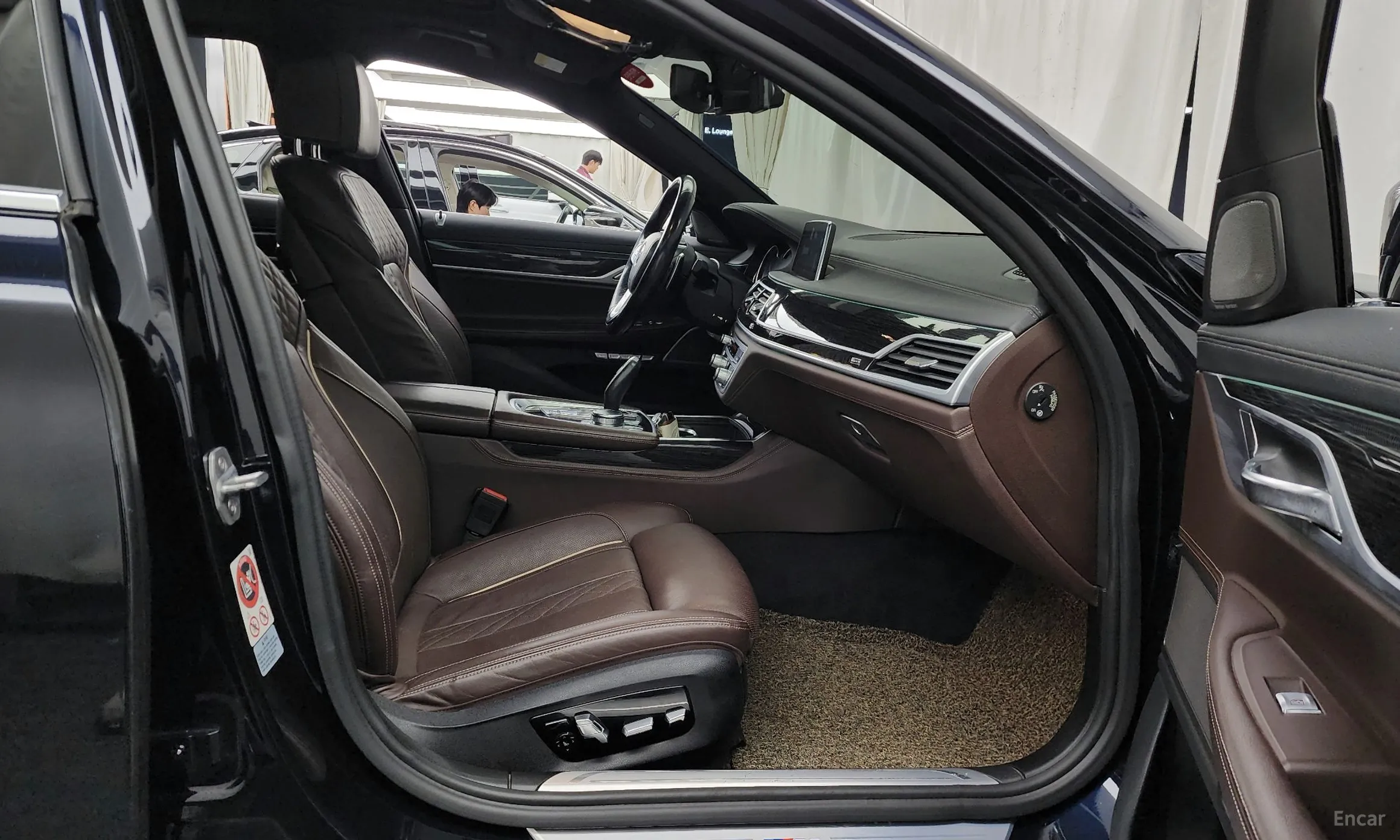 BMW 7 Series (G11) превью 11