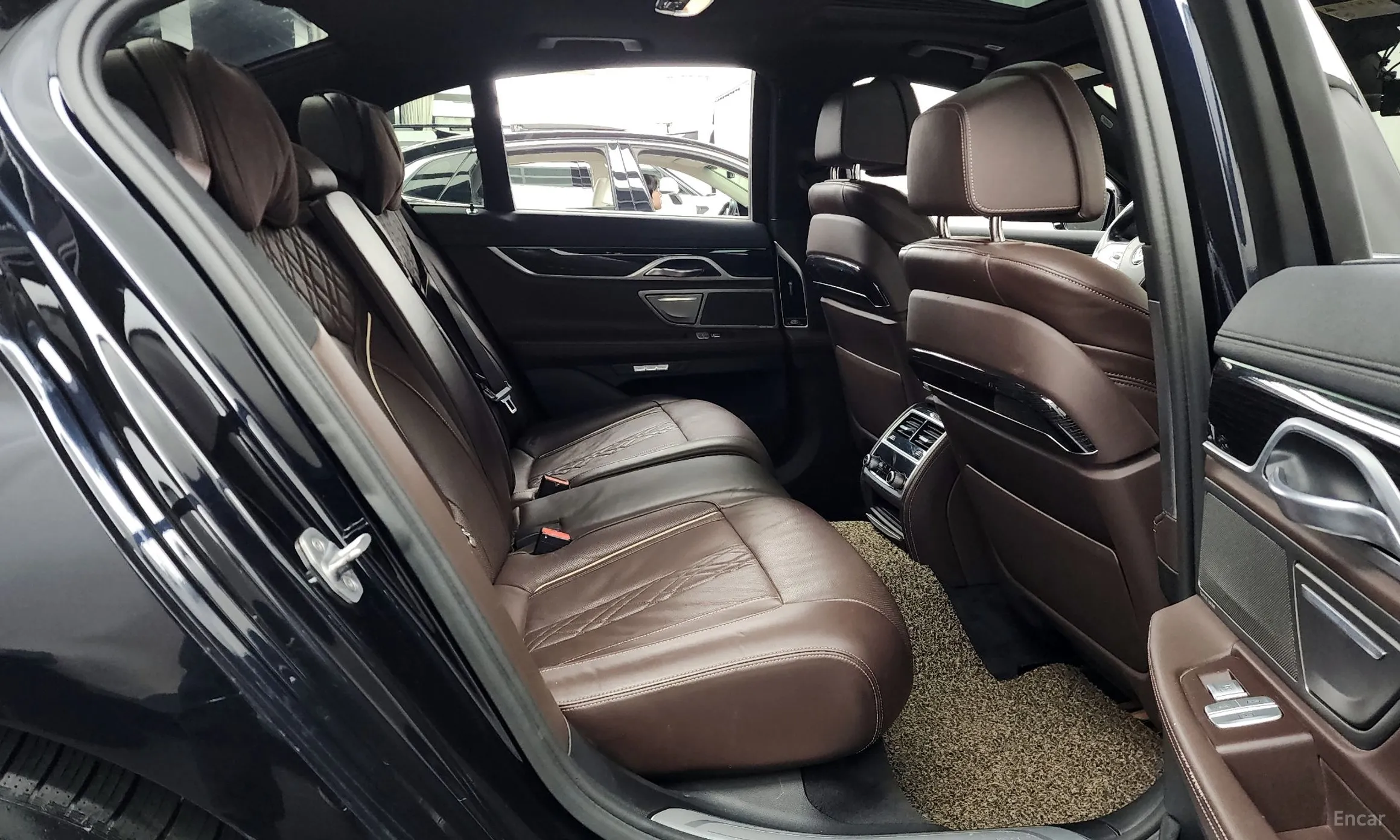 BMW 7 Series (G11) превью 12