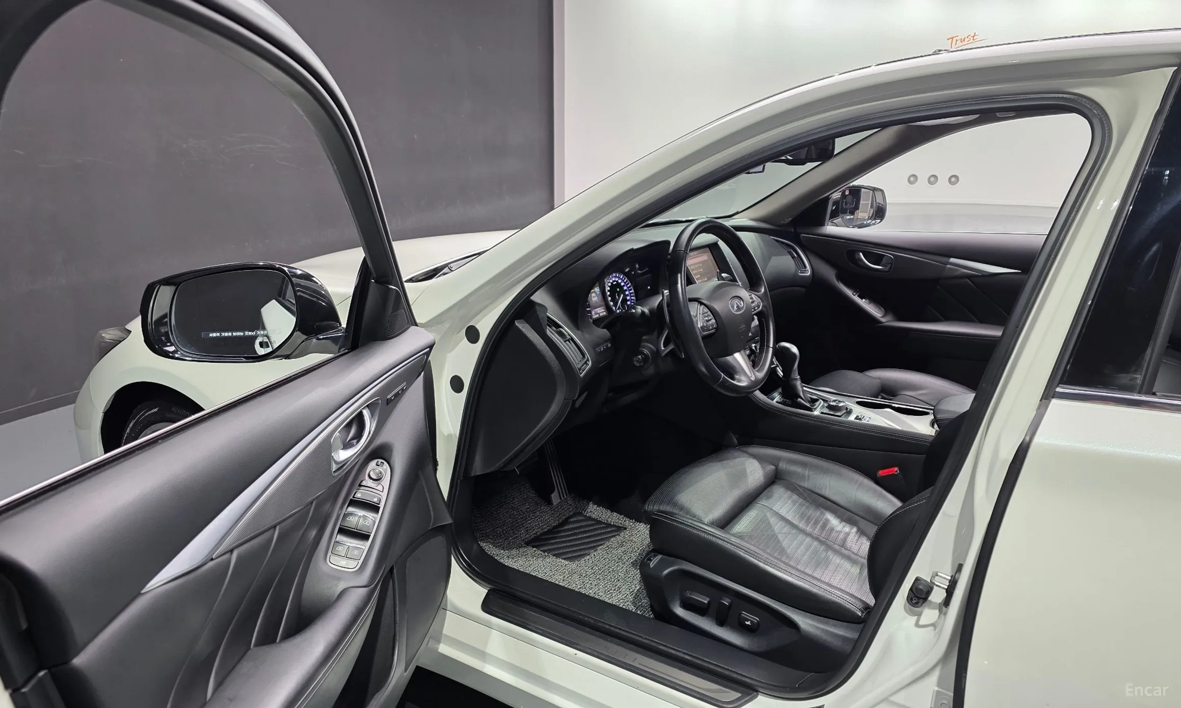 Infiniti Q50 превью 11