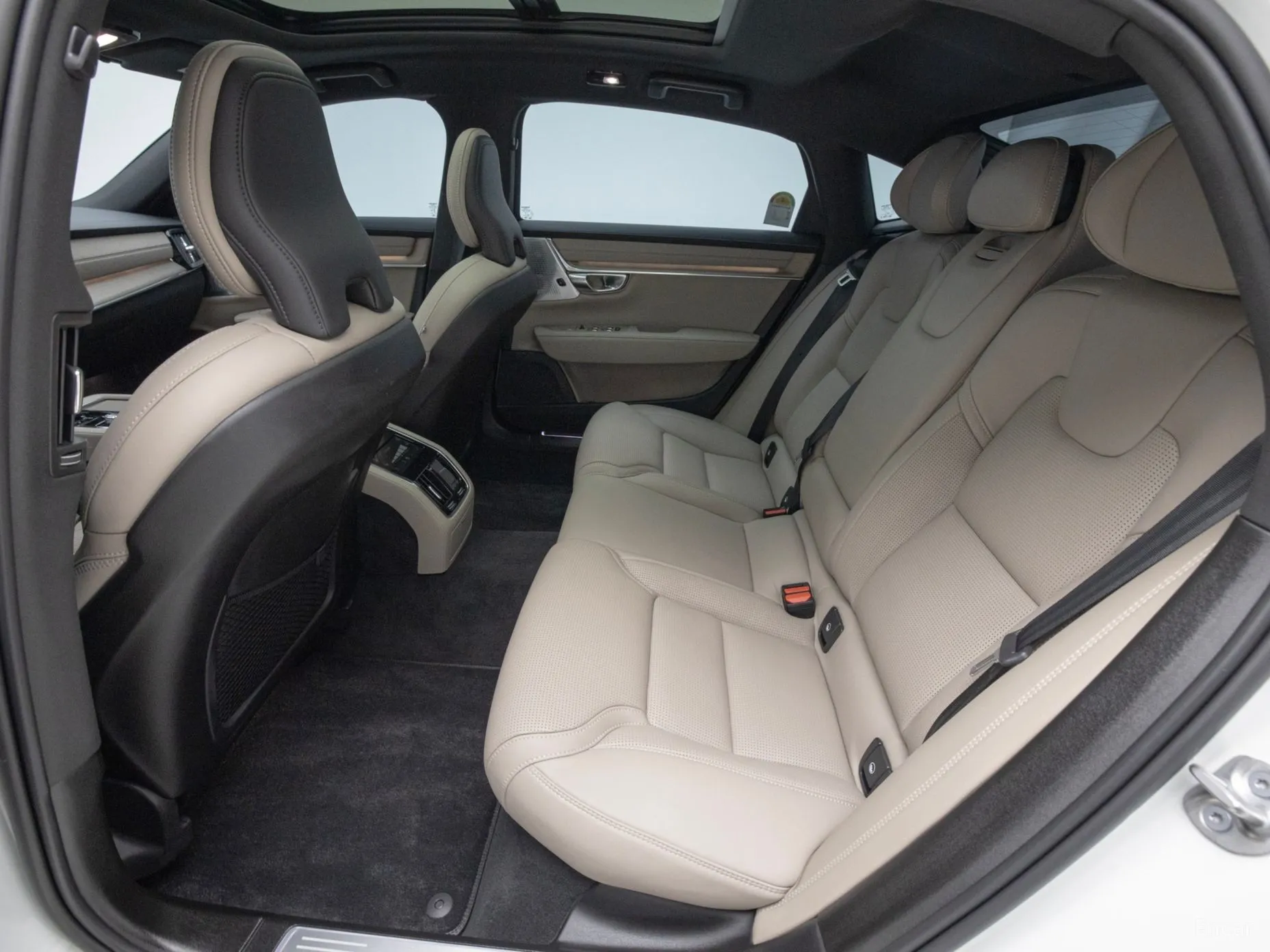 Volvo S90 превью 10