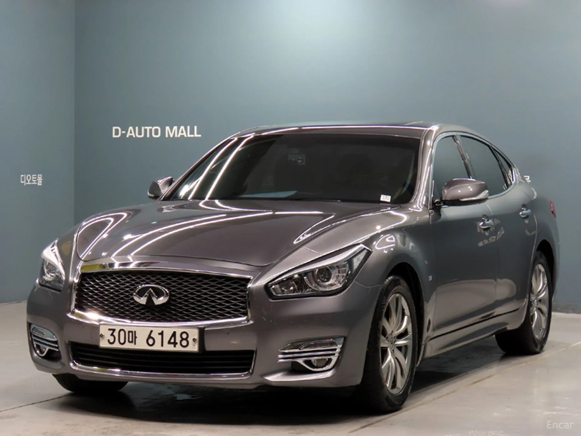 Infiniti Q70