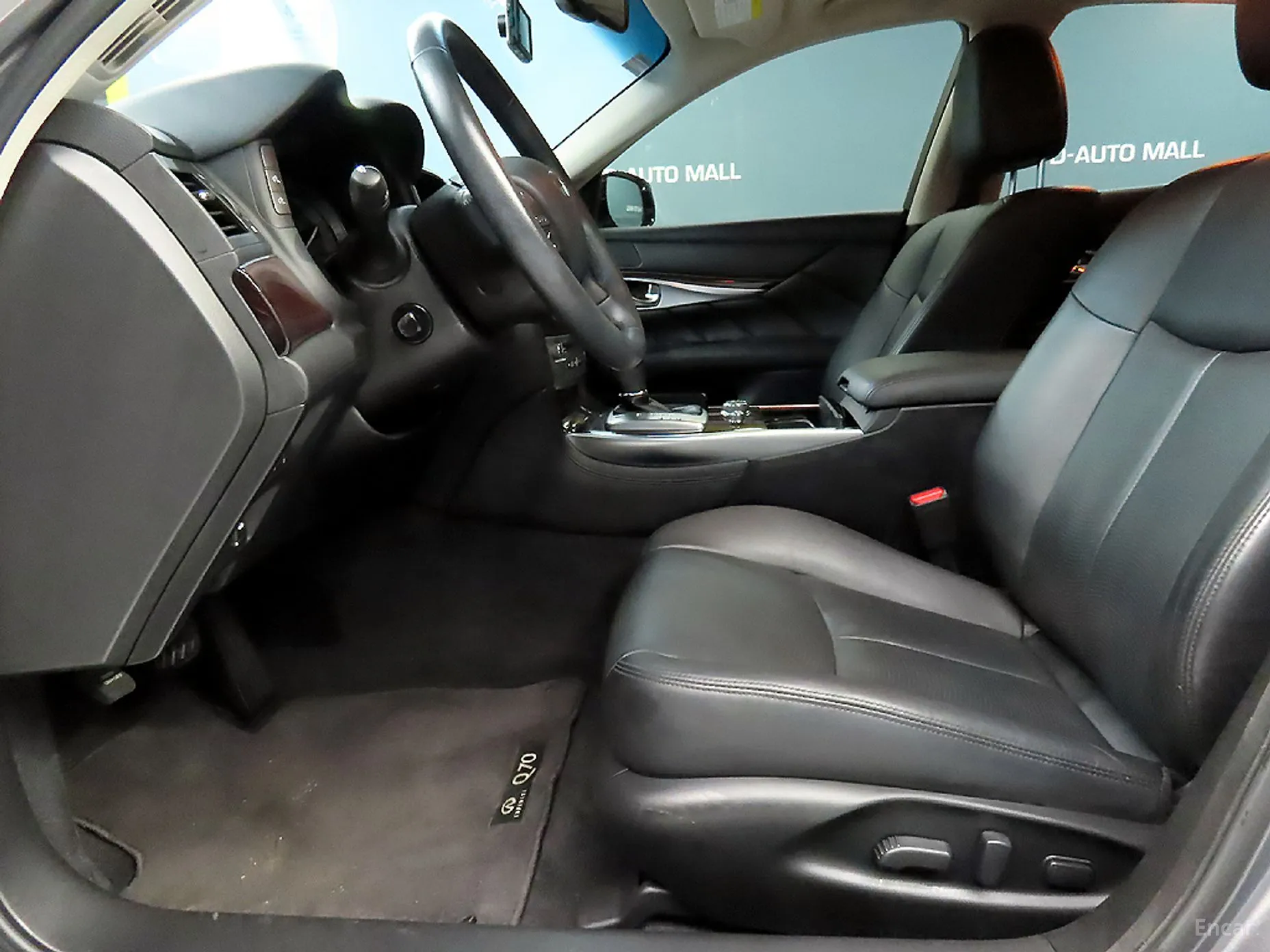 Infiniti Q70 превью 10