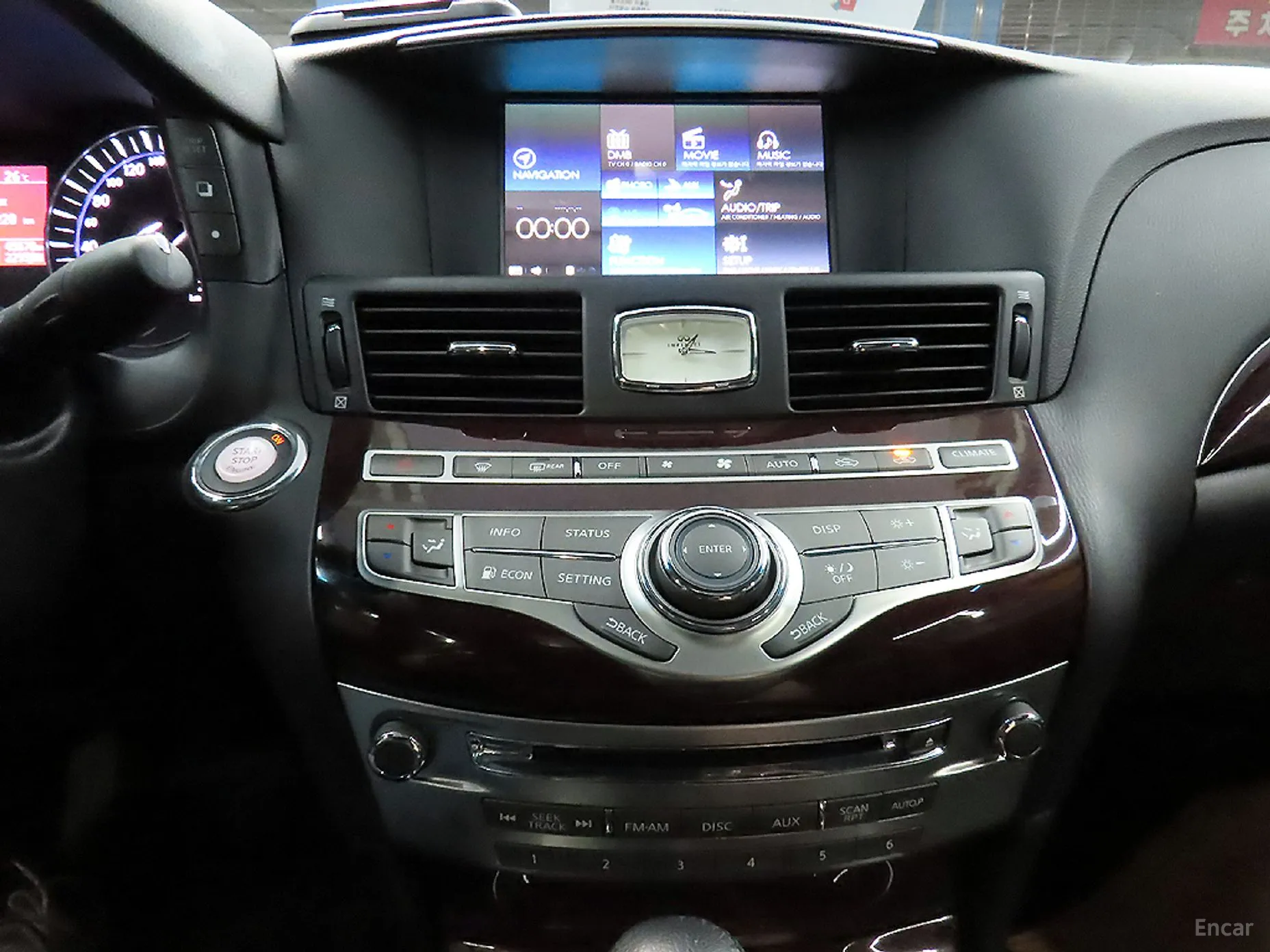 Infiniti Q70 превью 14
