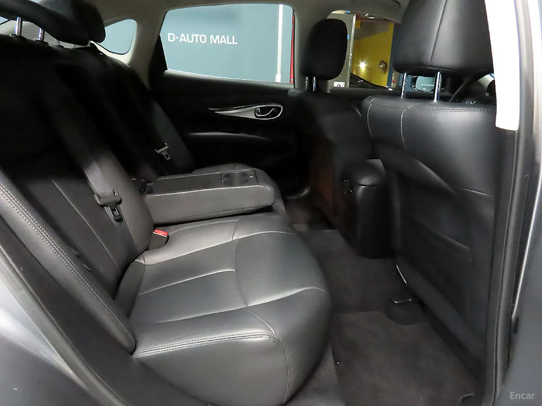 Infiniti Q70 превью 15
