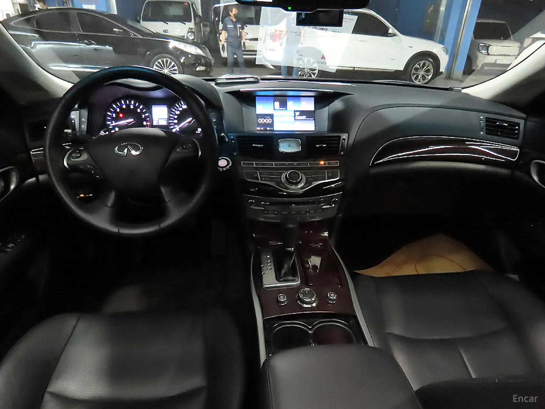 Infiniti Q70 превью 7