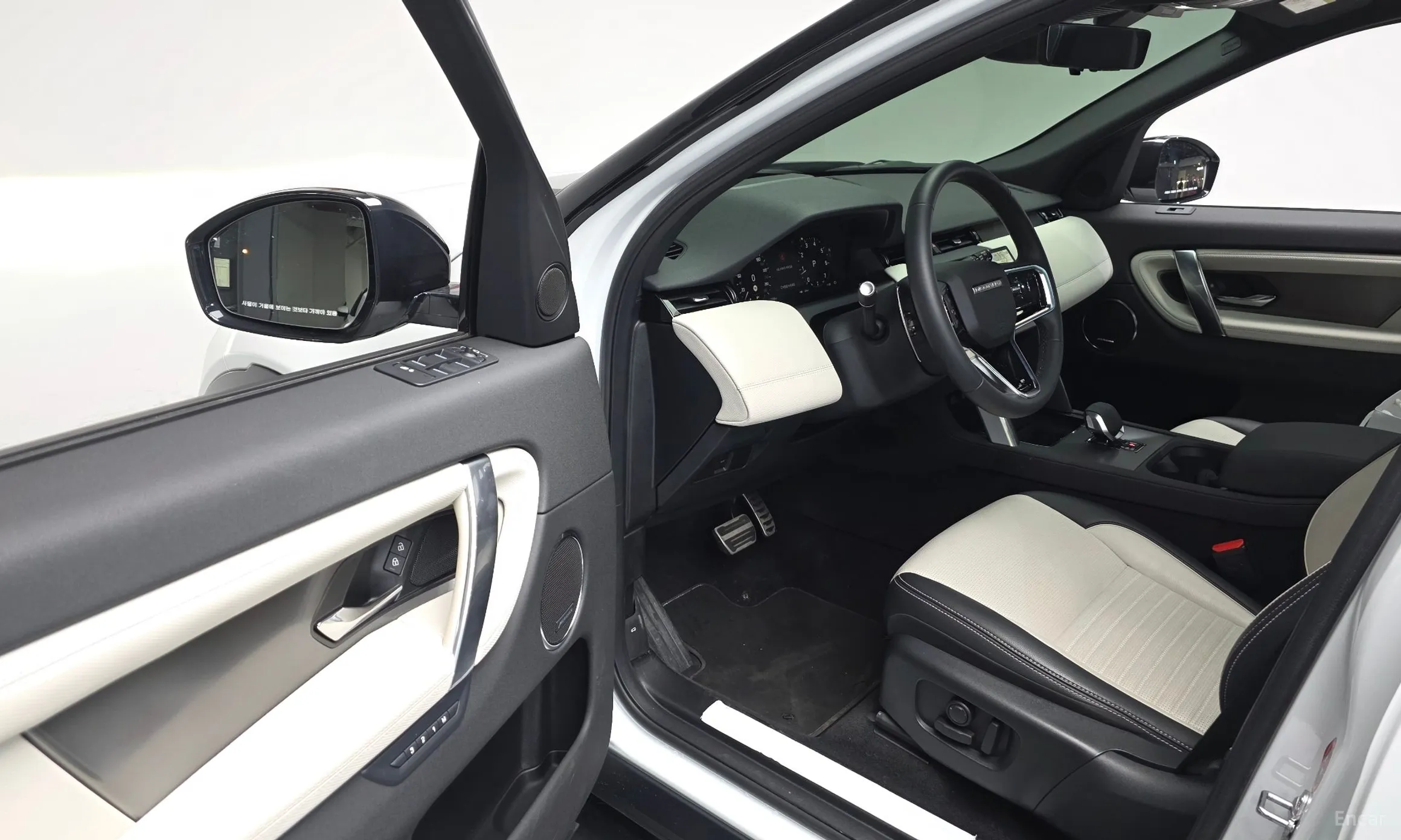 Land Rover Discovery Sports превью 12
