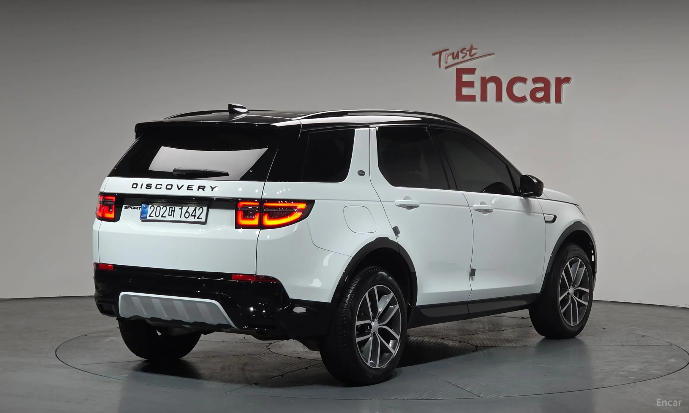Land Rover Discovery Sports превью 2