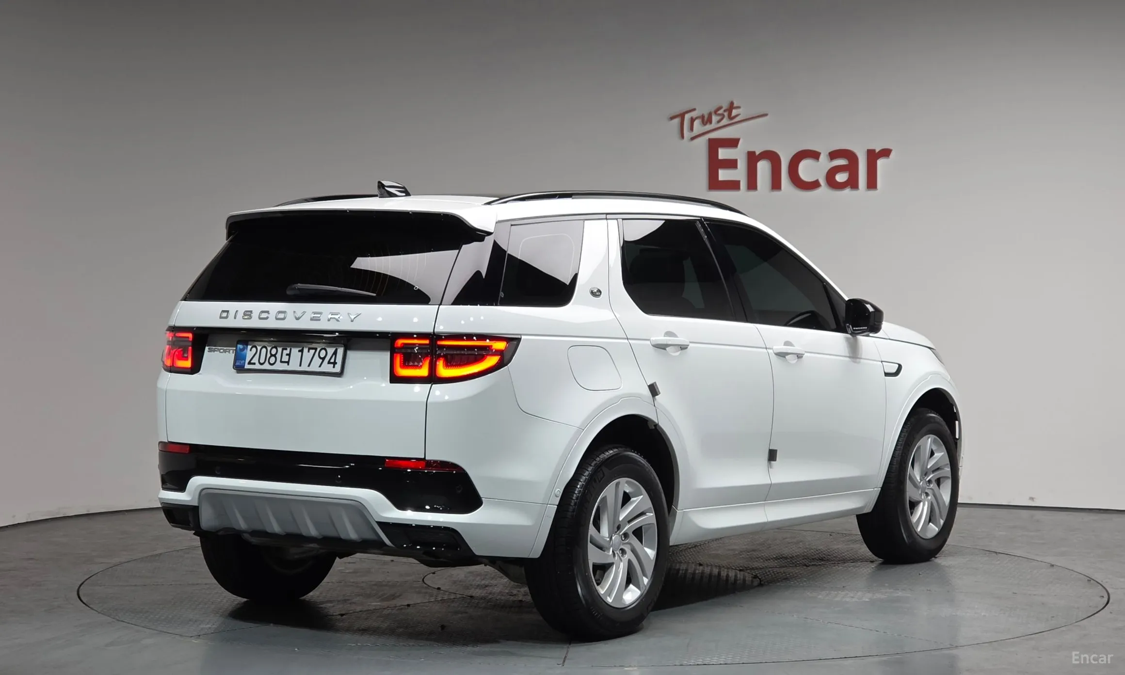 Land Rover Discovery Sports превью 2