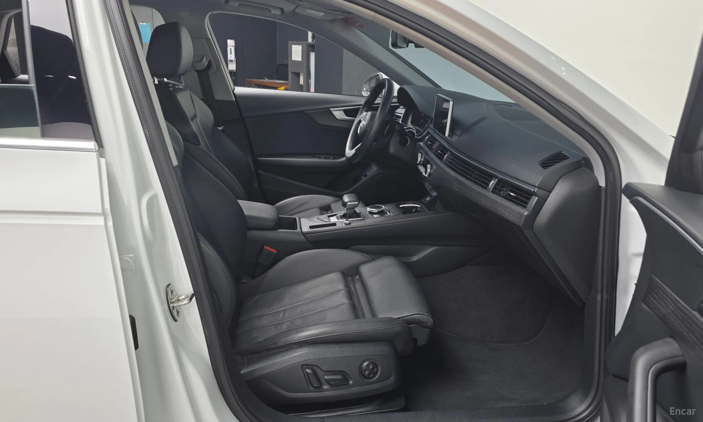 Audi A4 (B9) превью 11