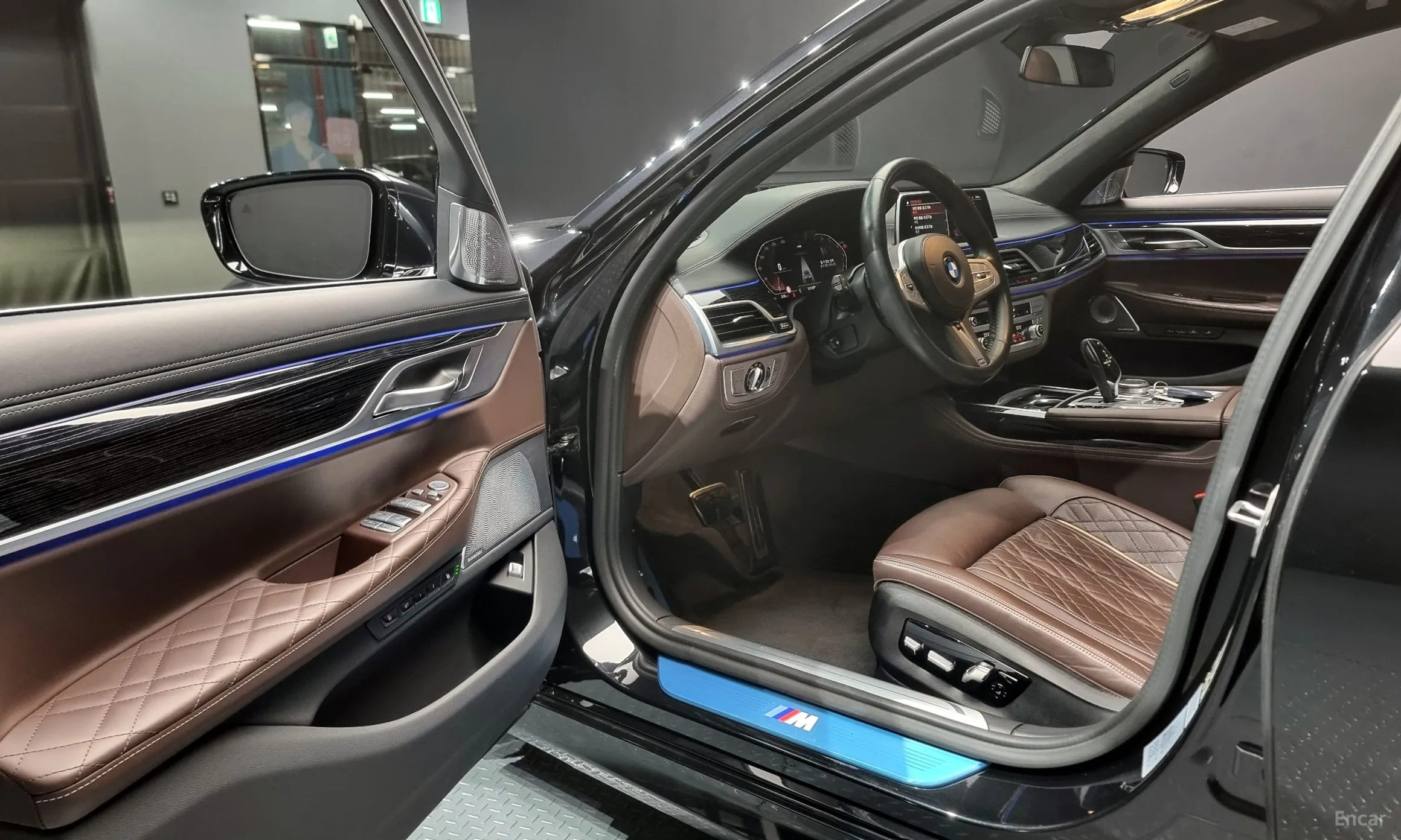 BMW 7 Series (G11) превью 11