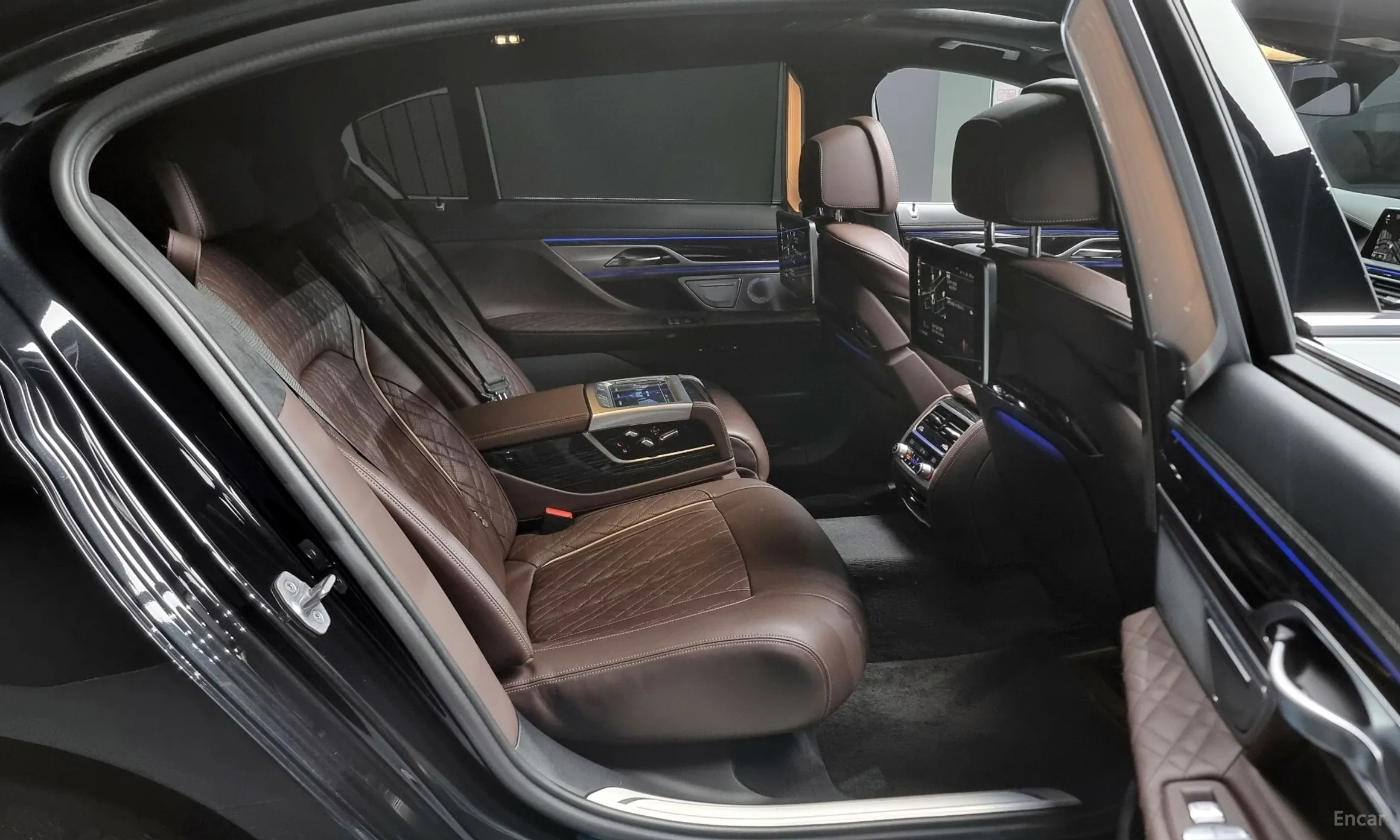 BMW 7 Series (G11) превью 12