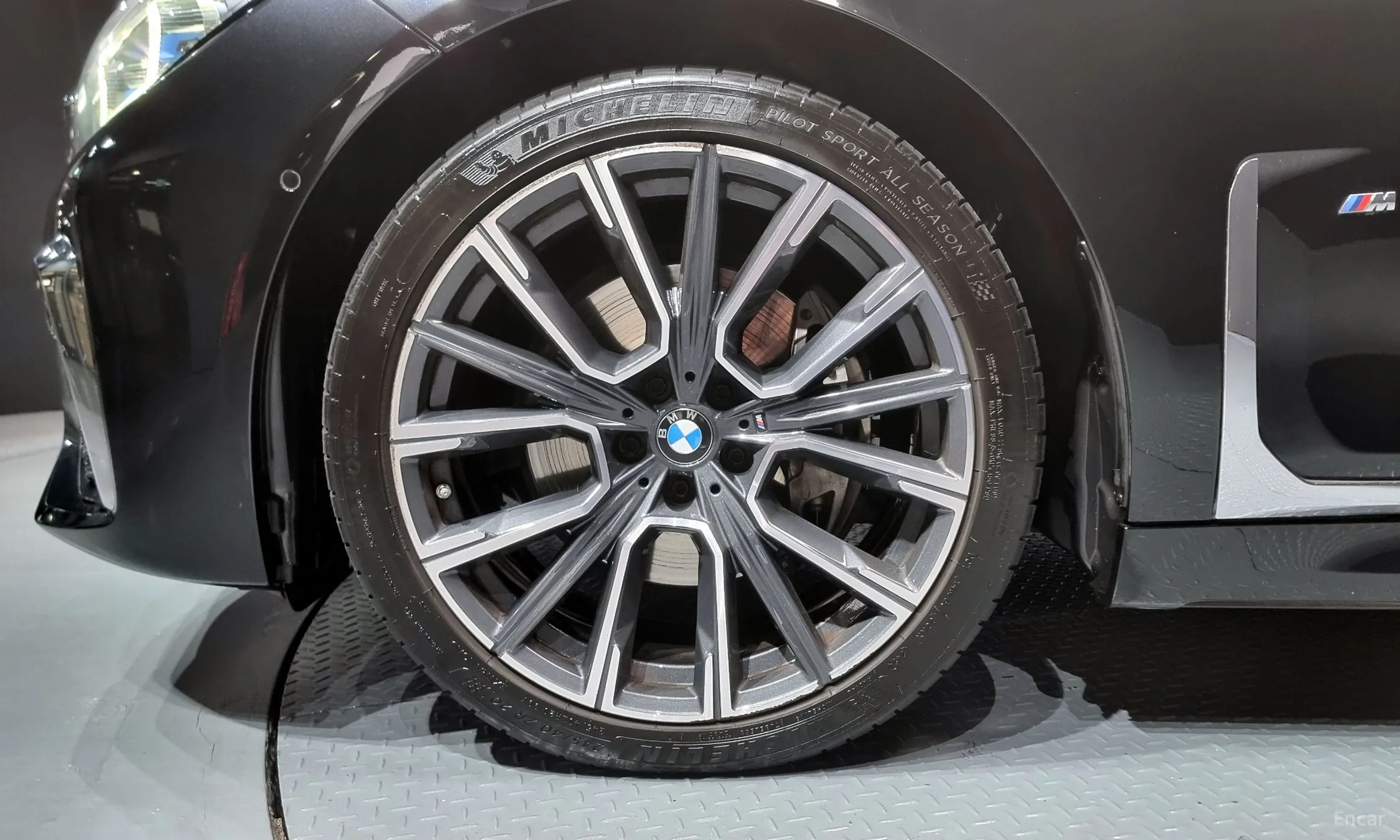 BMW 7 Series (G11) превью 5