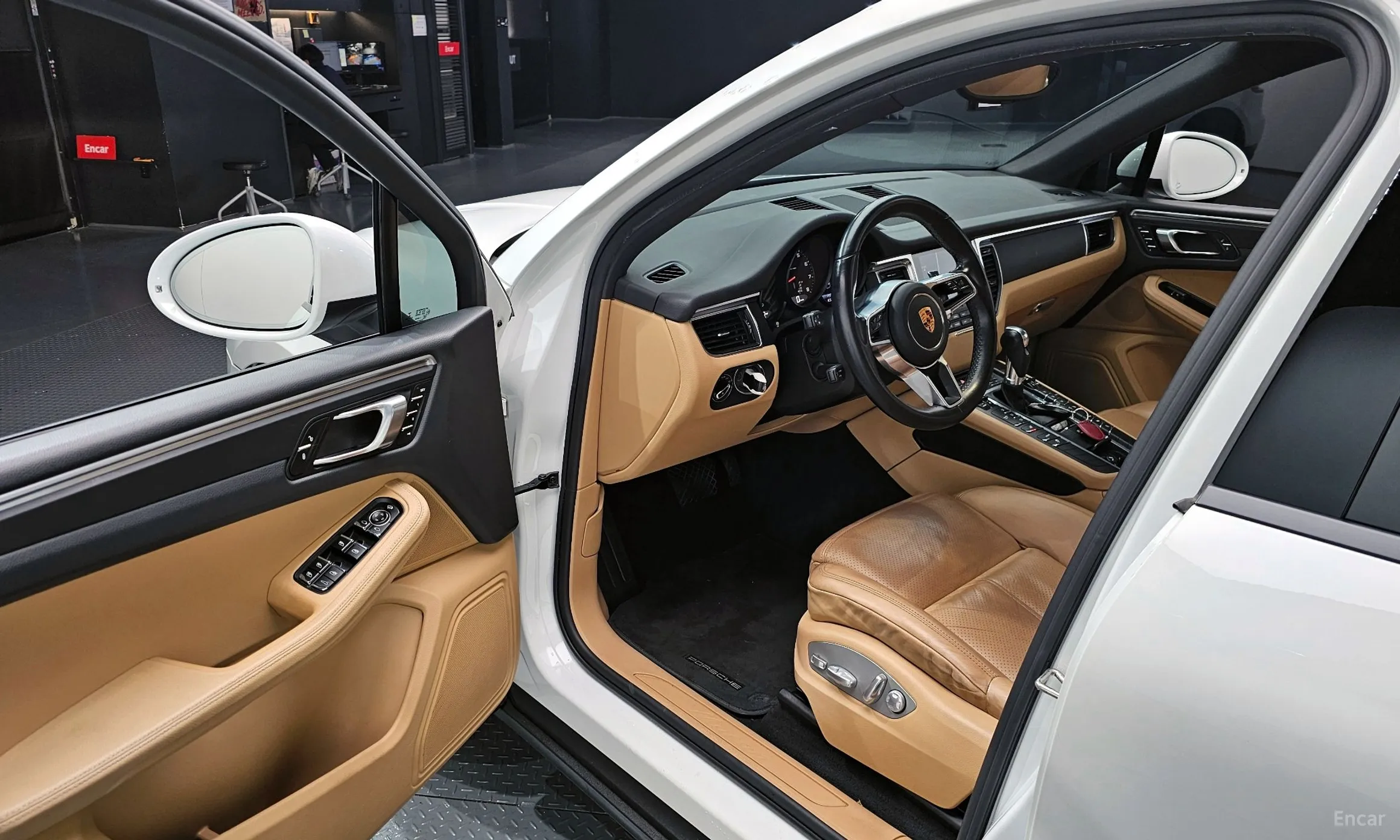 Porsche Macan превью 11