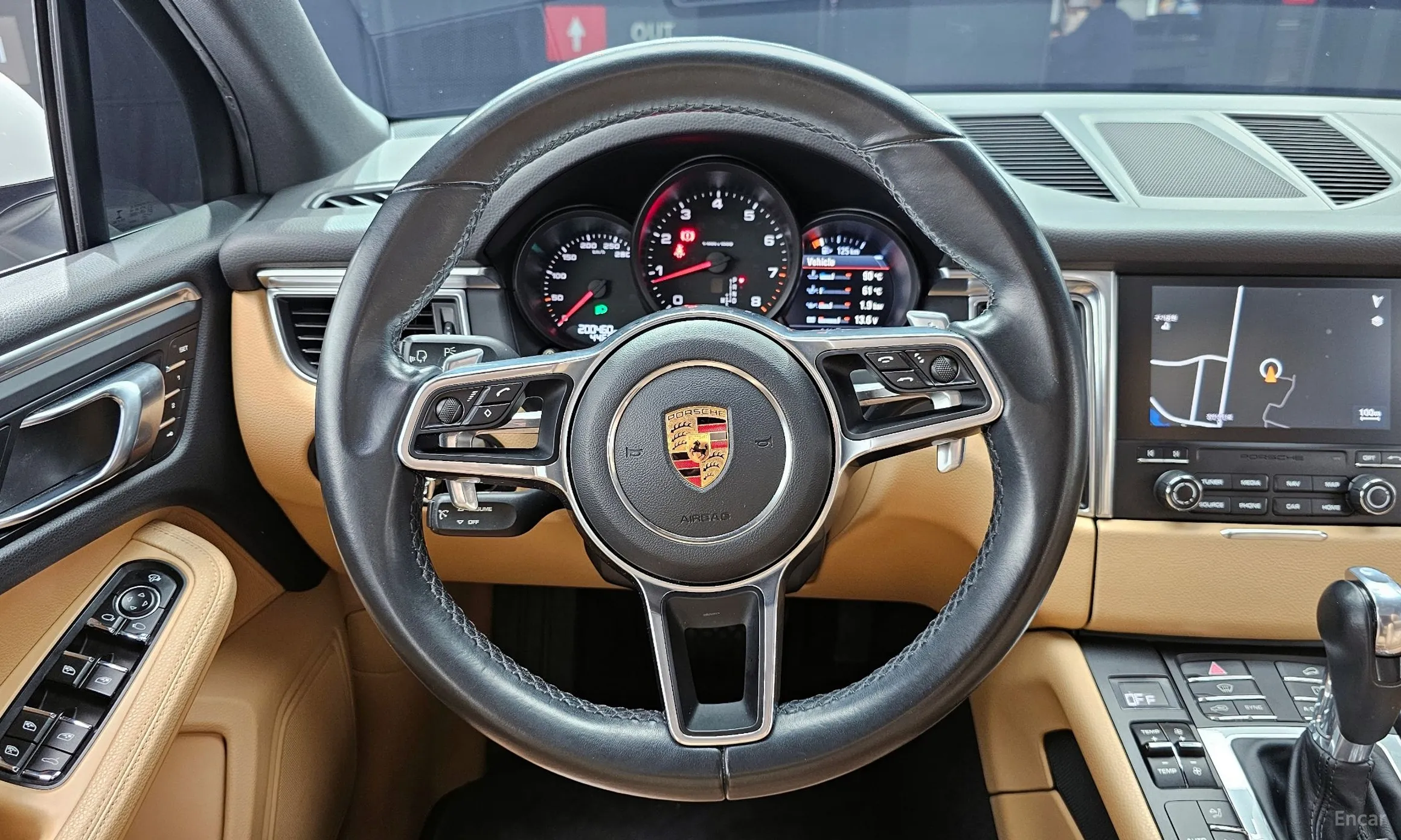 Porsche Macan превью 13