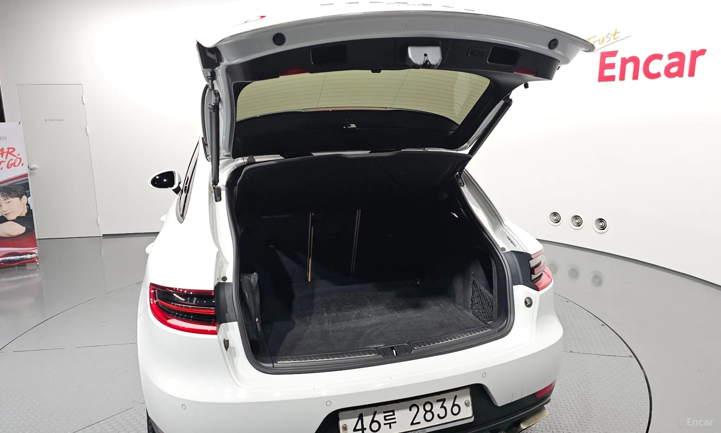 Porsche Macan превью 18